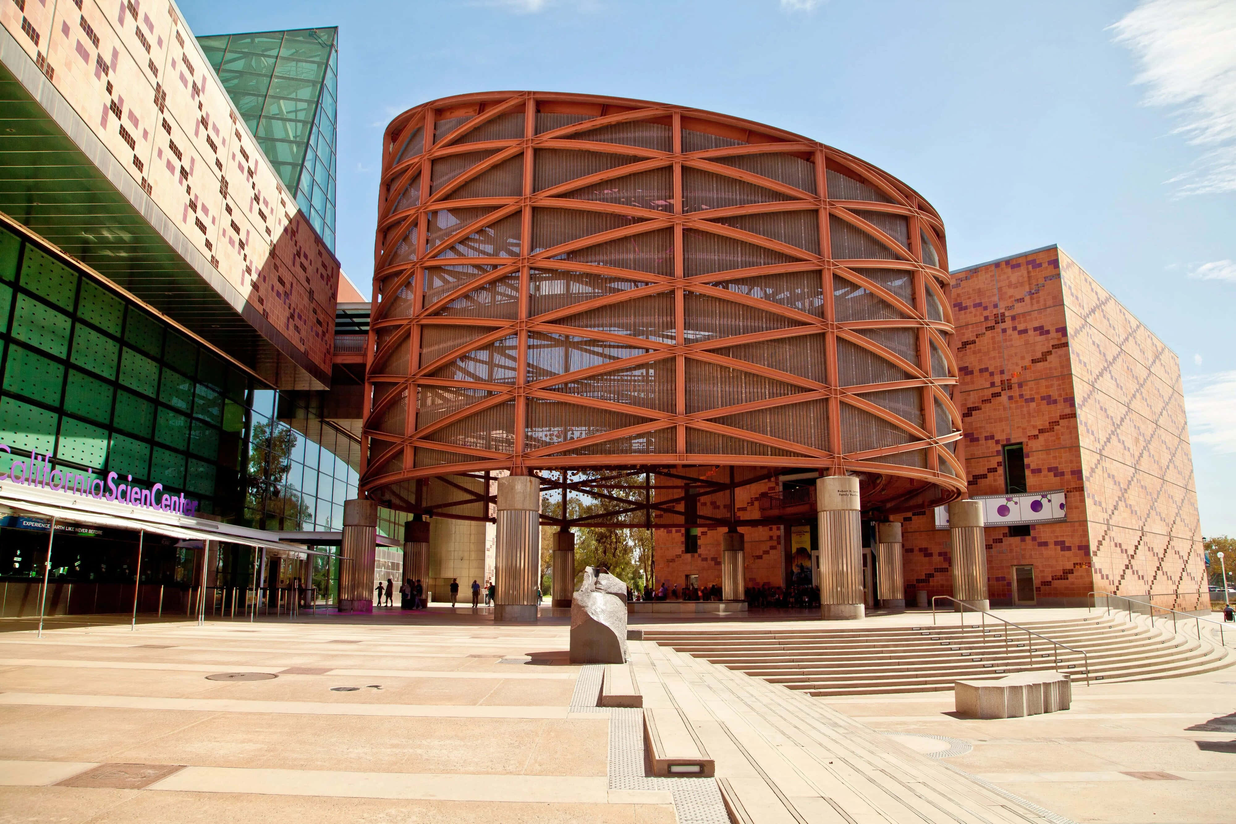 California Science Center, curved rust-colored steel frame, glass facade, 4K Desktop Wallpaper