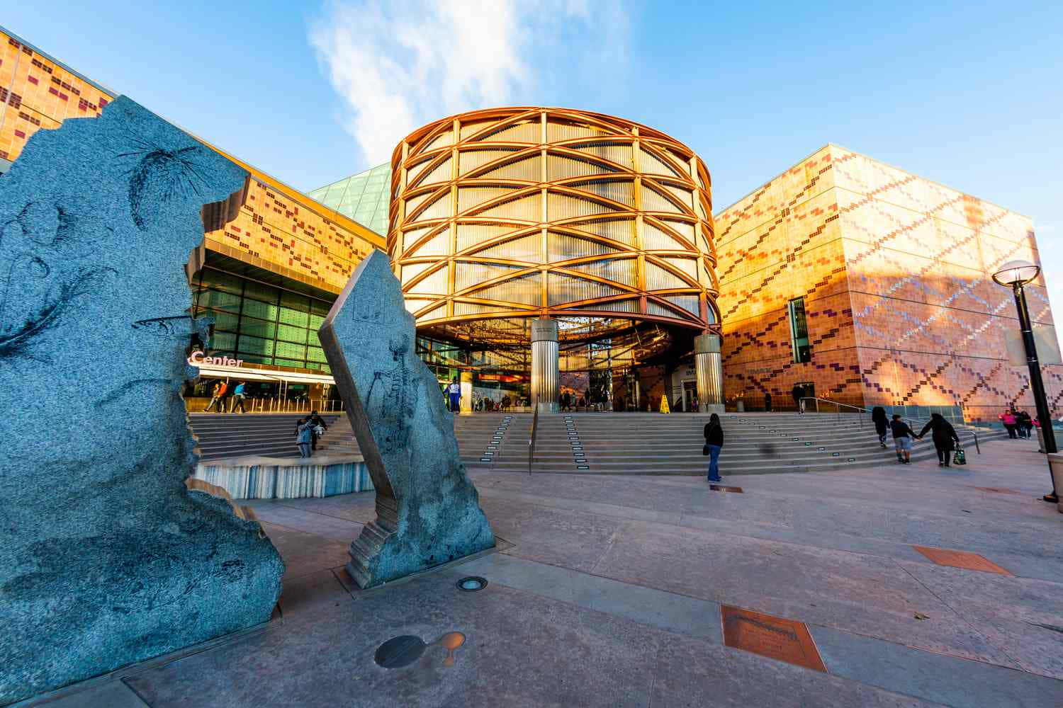 California Science Center, golden lattice dome, textured stone sculptures, HD Desktop Wallpaper