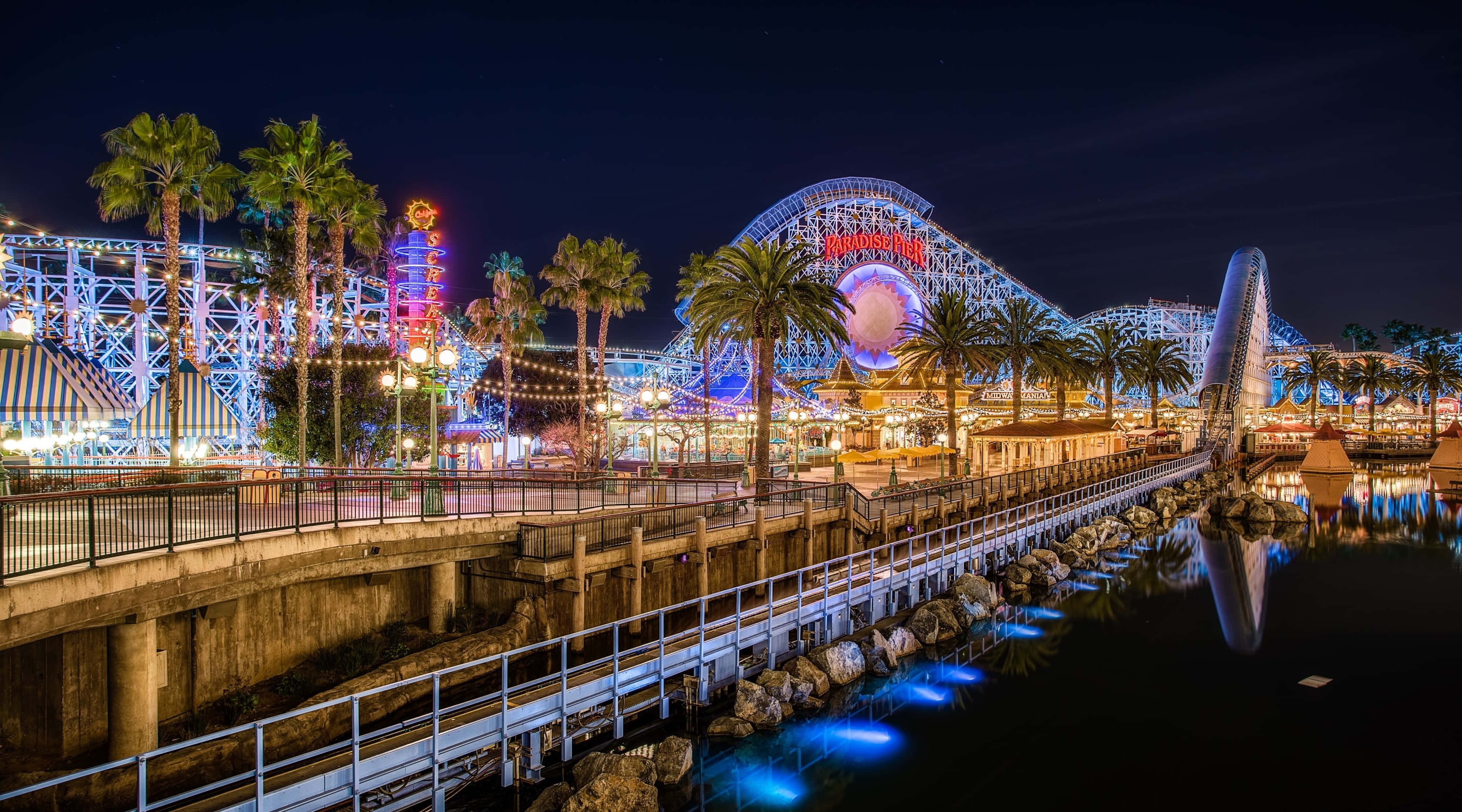 California, nighttime view, theme park, 4K Desktop Wallpaper