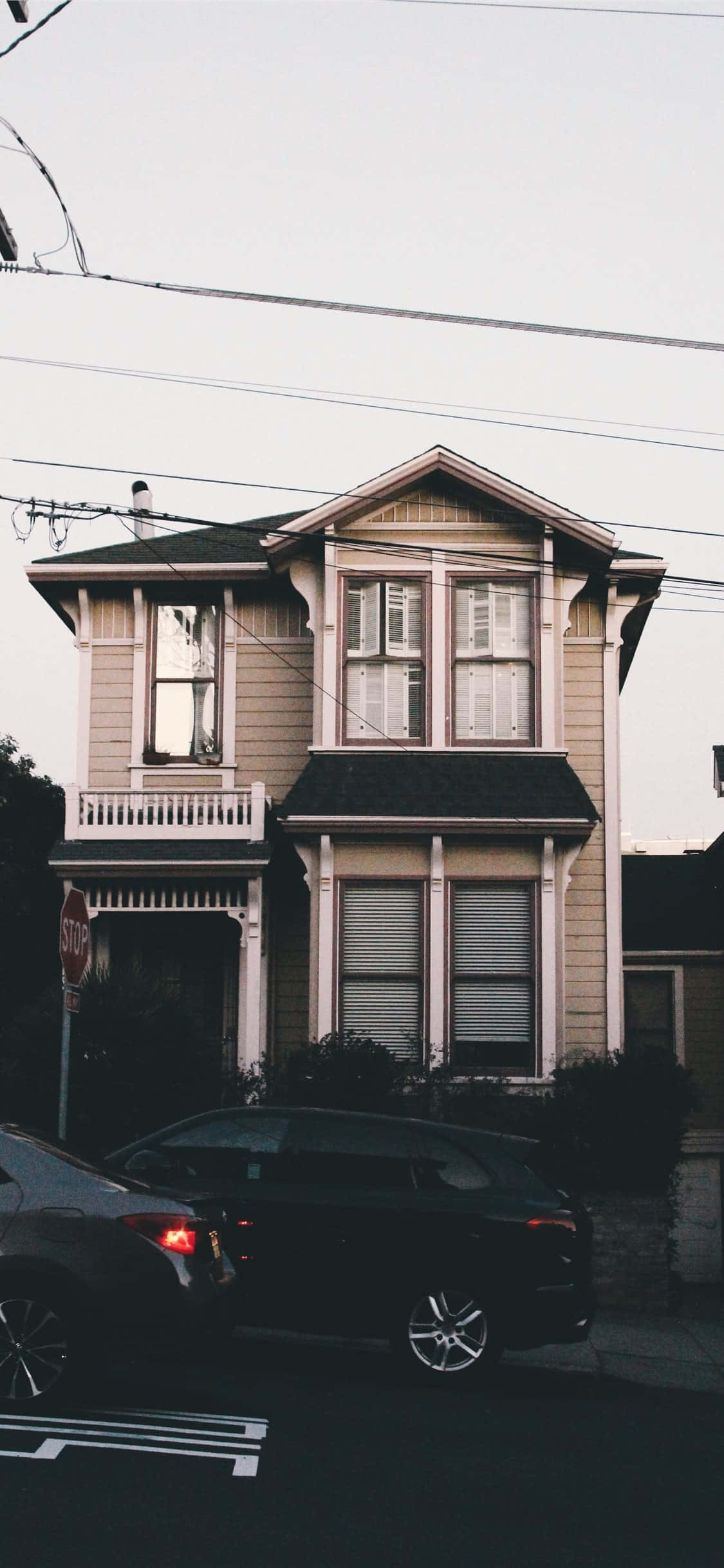 California, iPhone, vintage two-story house, Full HD Phone Wallpaper
