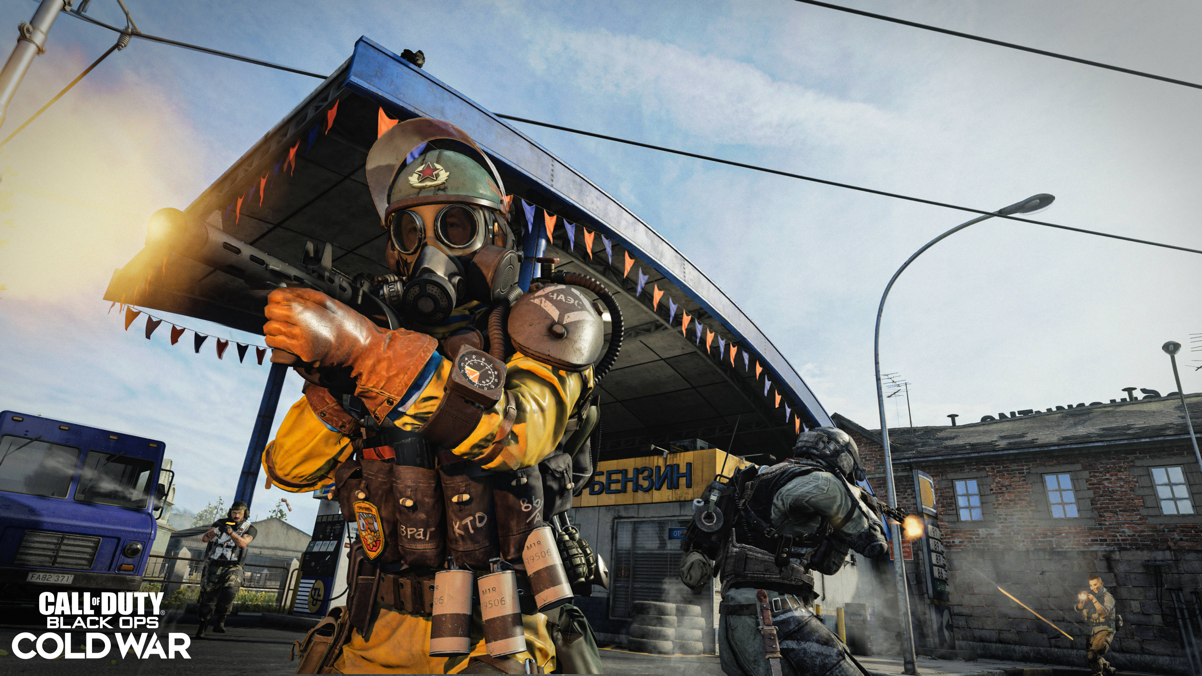 Call Of Duty: Black Ops Cold War, gas mask, yellow uniform, 4K Desktop Wallpaper