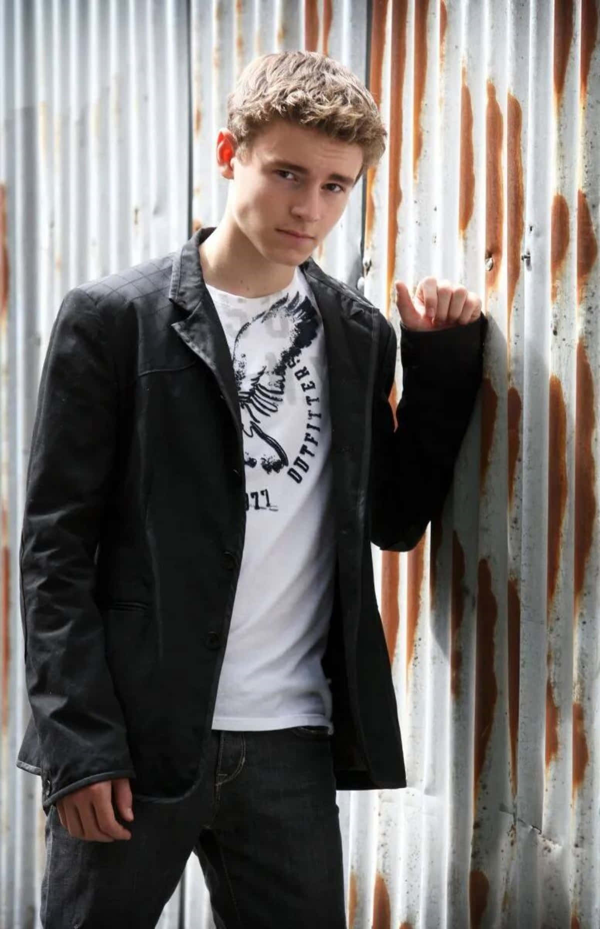 Callan Mcauliffe, black jacket, graphic tee, HD Phone Wallpaper