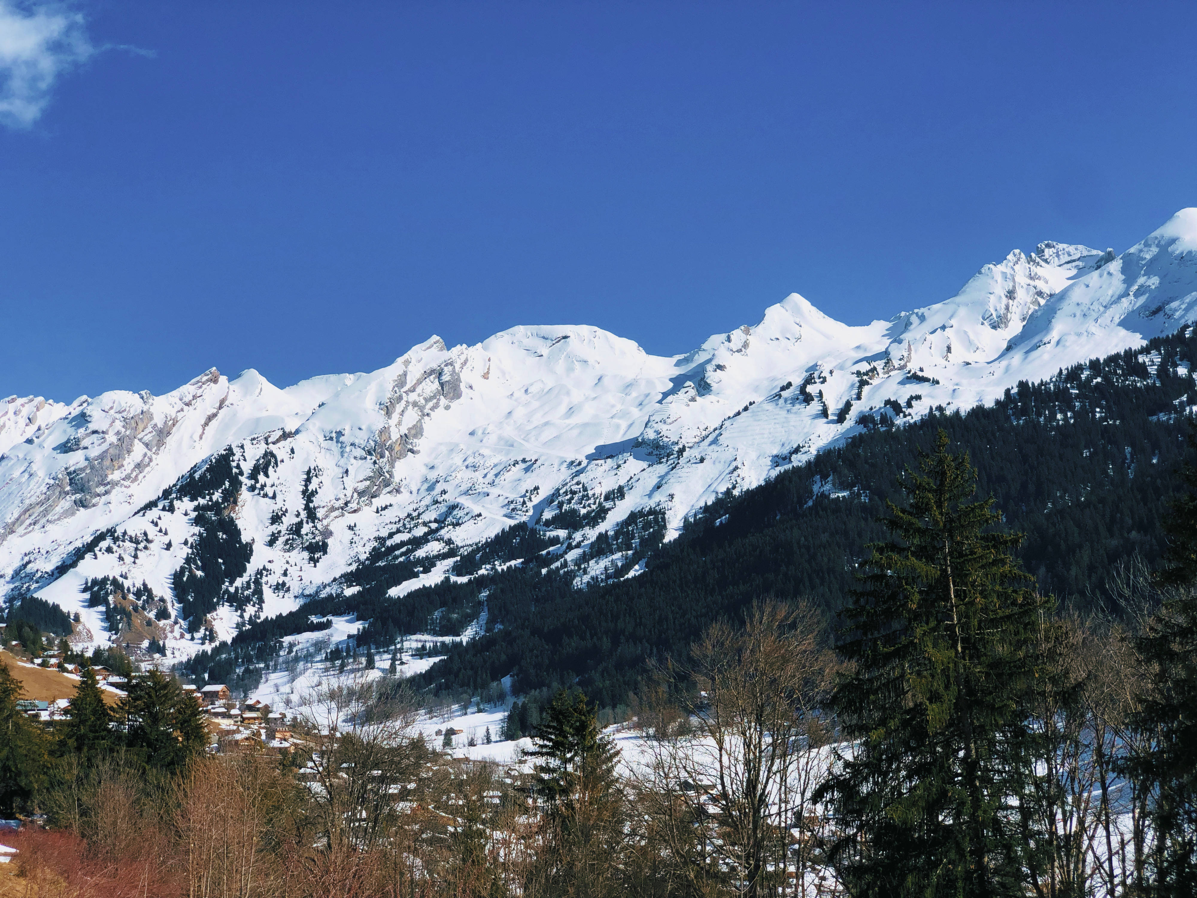 snowy mountain range, snow-capped mountain peaks, clear blue sky, 4K Desktop Wallpaper