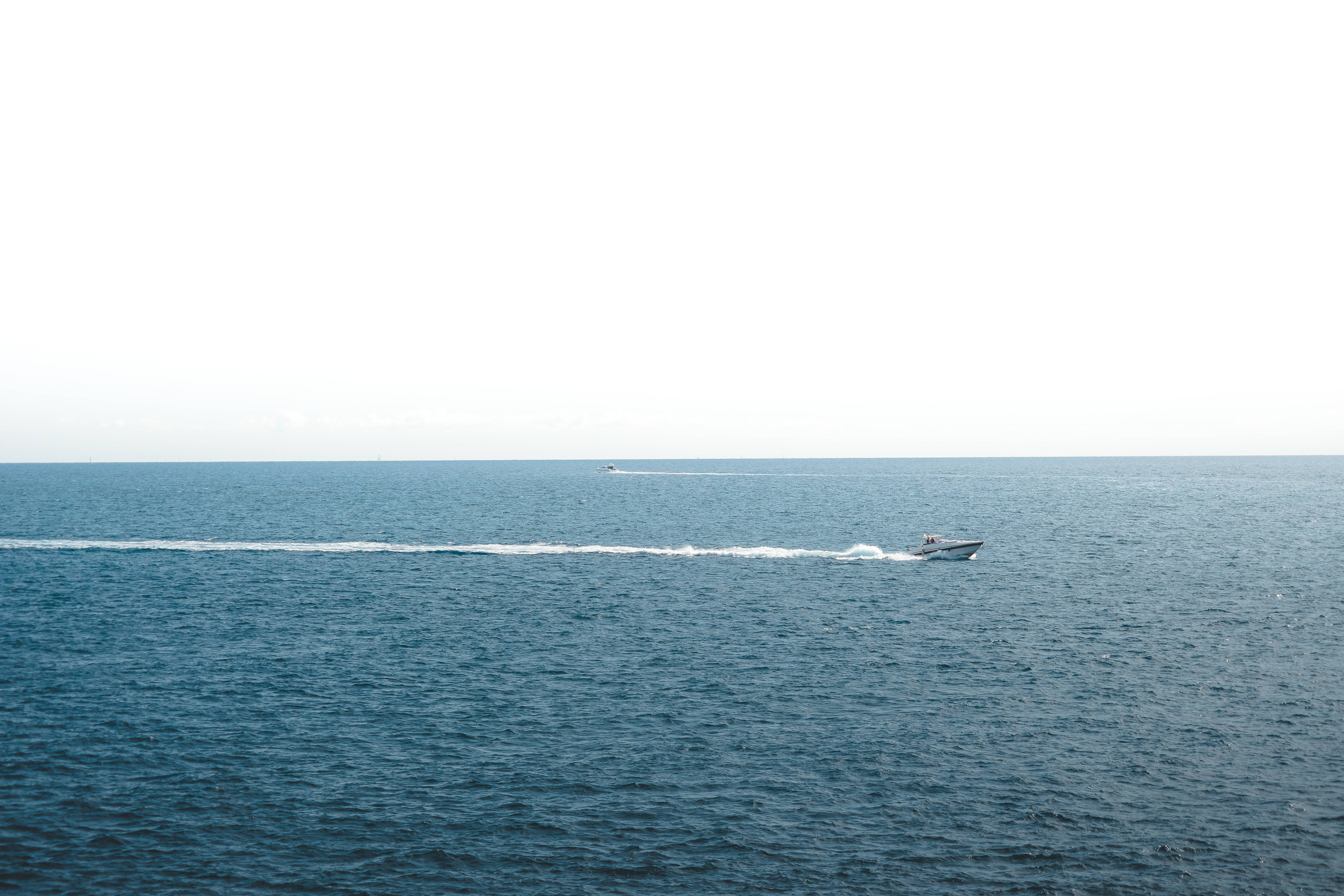 speedboats, deep blue ocean, white foamy trails, 5K Desktop Wallpaper