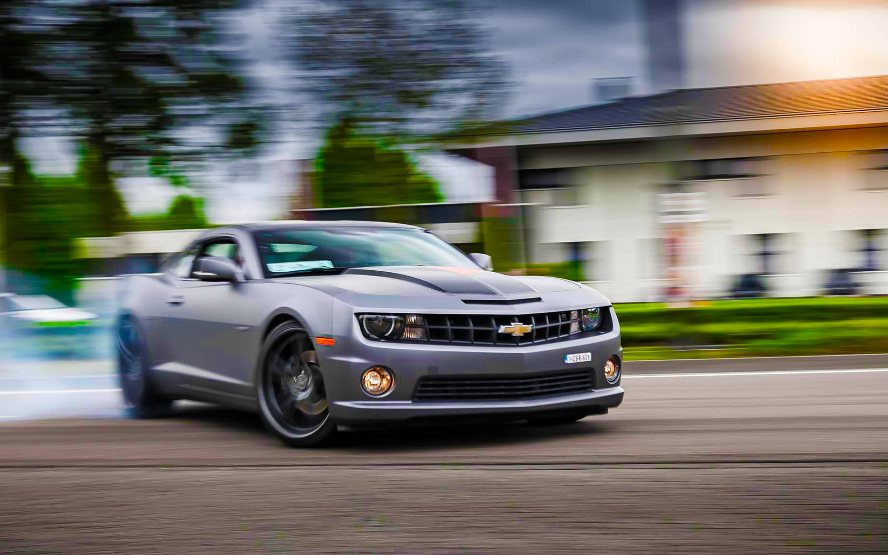 silver Chevrolet Camaro, suburban road, motion blur, 2K Desktop Wallpaper
