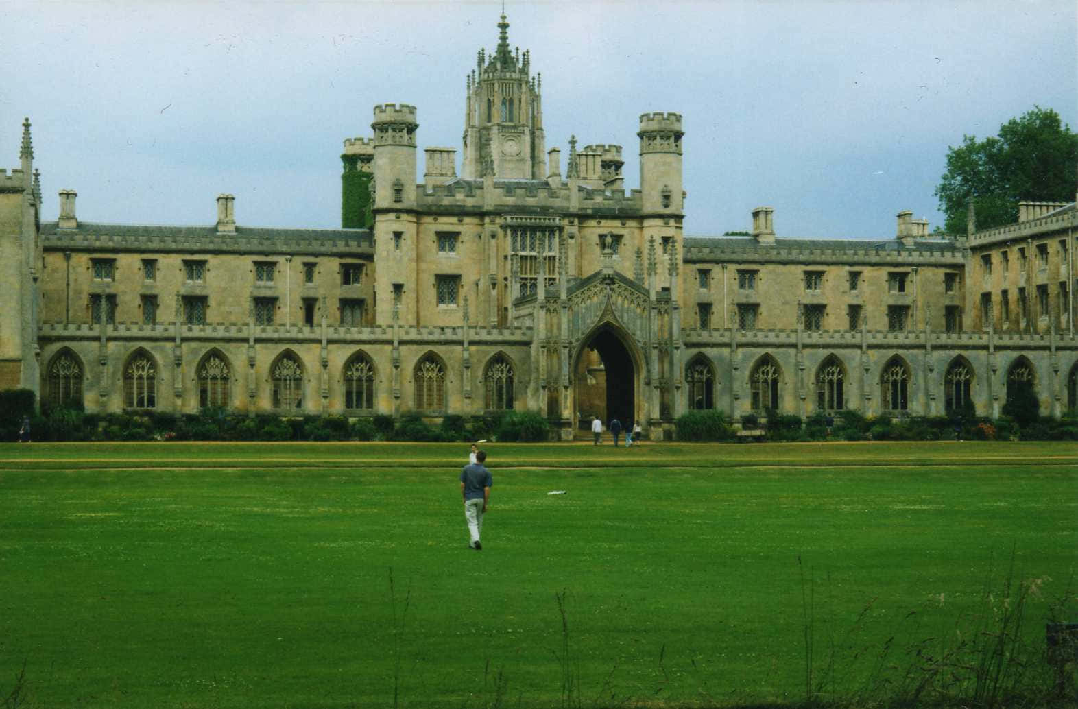 Cambridge University, green grass field, Gothic university building, HD Desktop Wallpaper