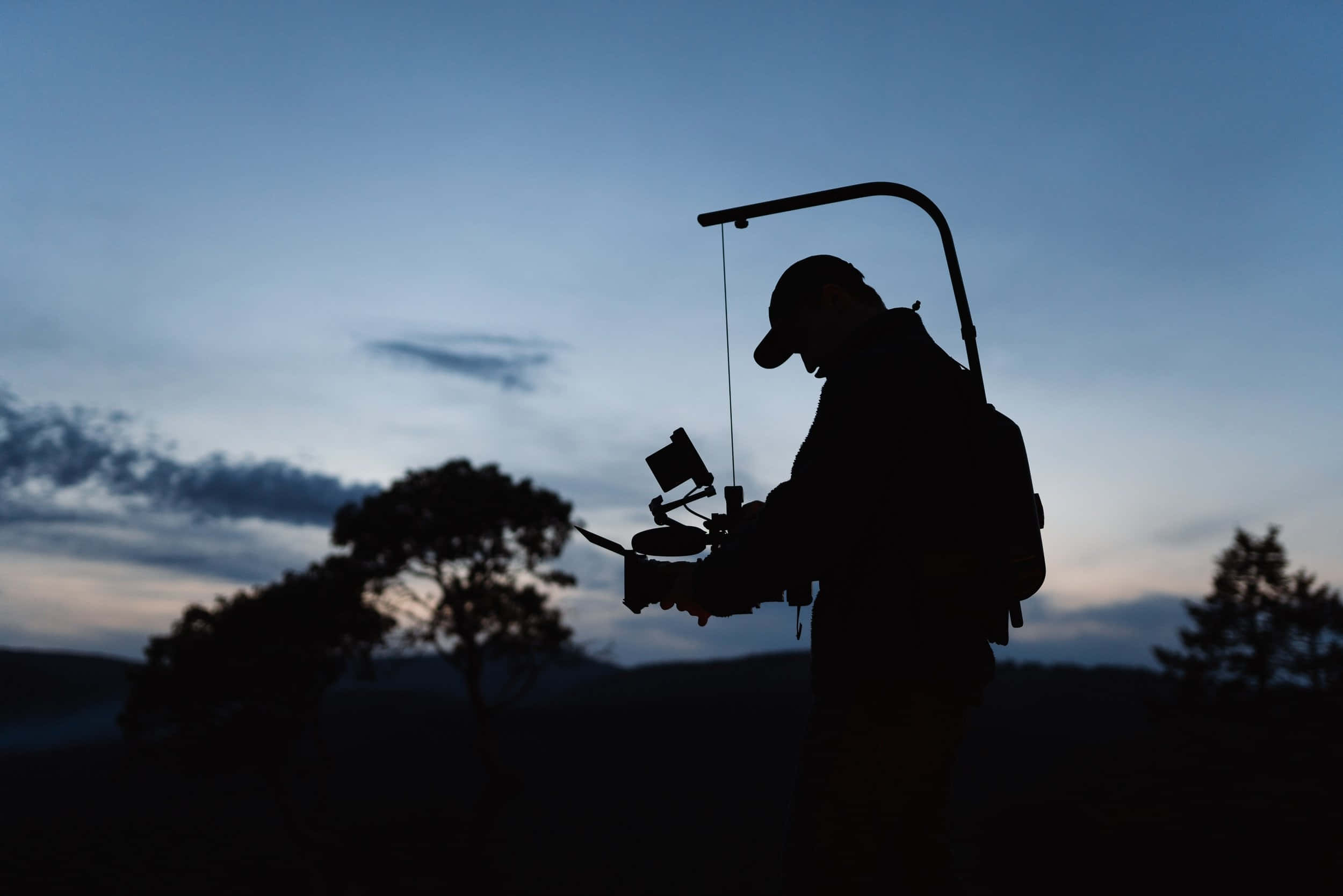 silhouetted cameraman, dusk, twilight sky, Full HD Desktop Wallpaper