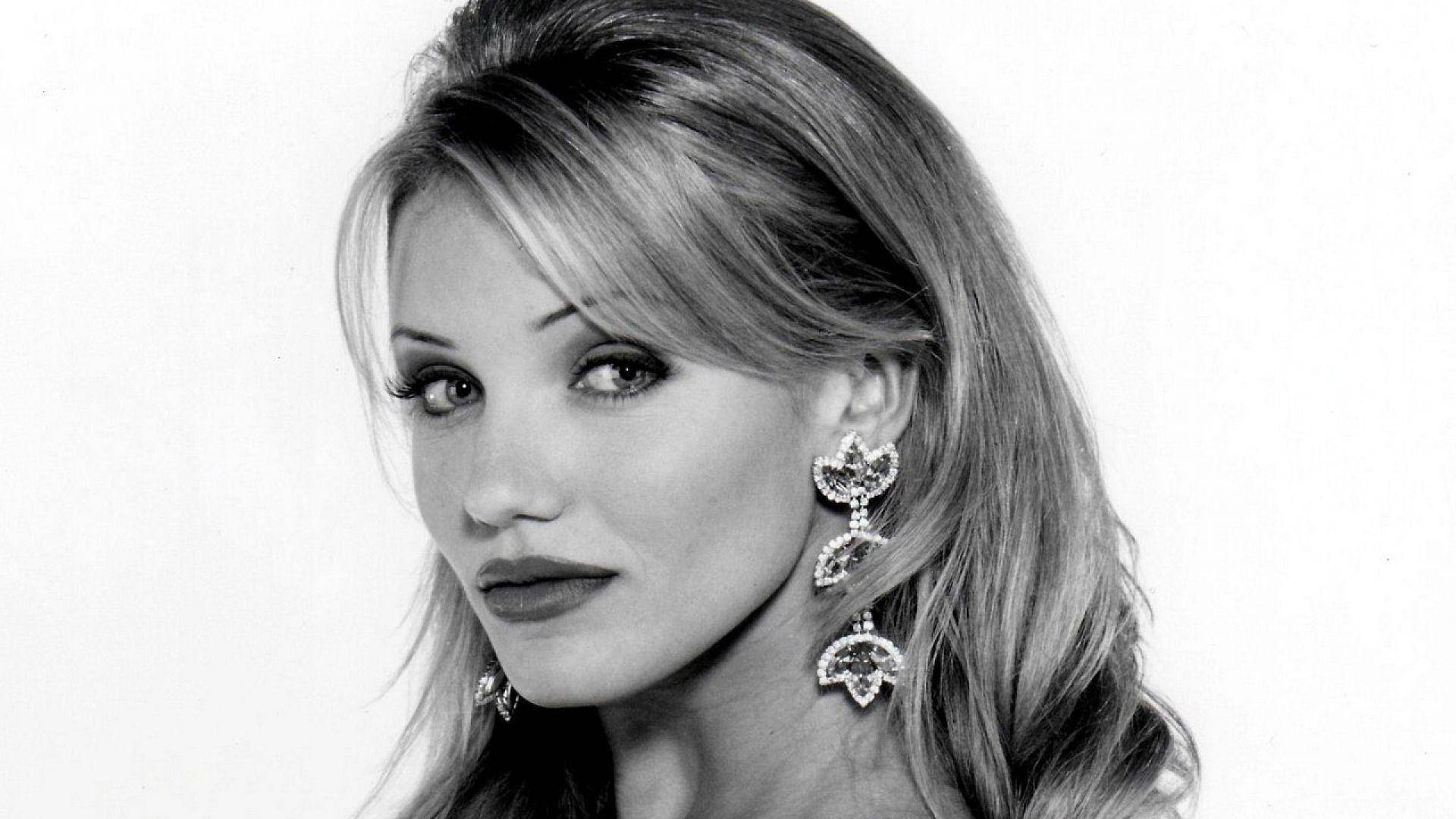 Cameron Diaz, black and white portrait, long blonde hair, Full HD Desktop Wallpaper