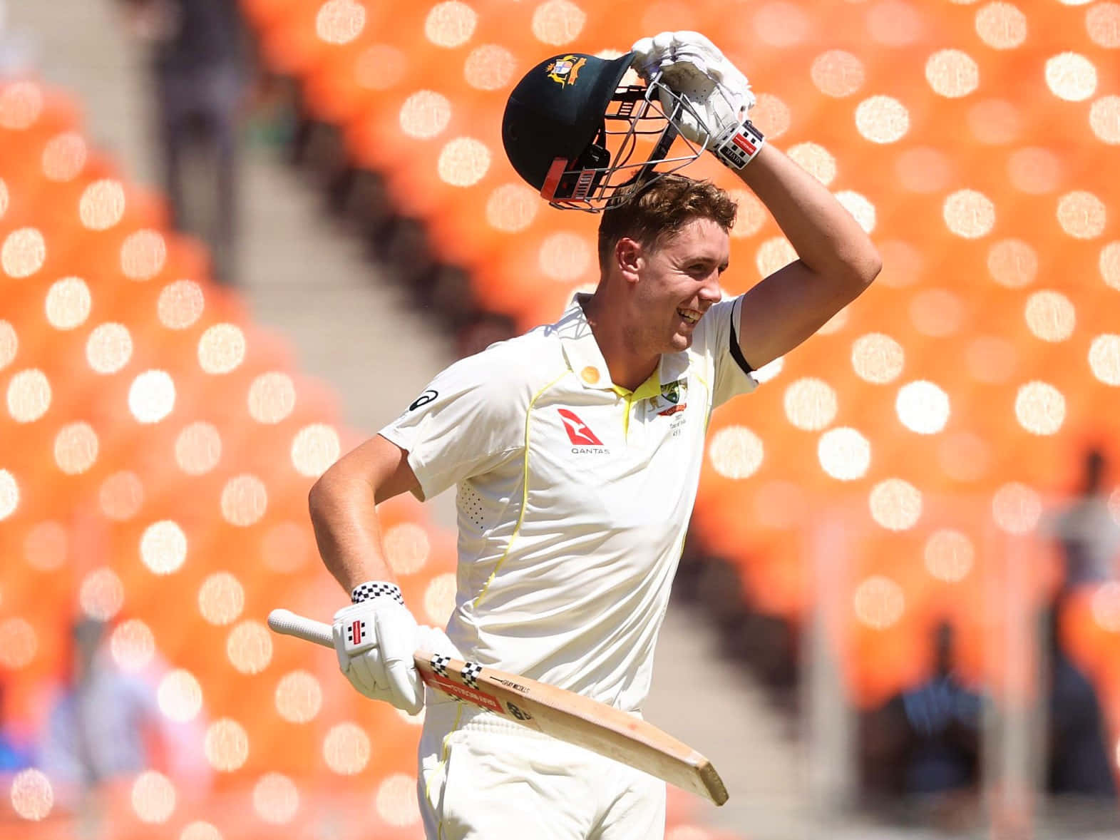 Cameron Green, white uniform, bat, HD Desktop Wallpaper