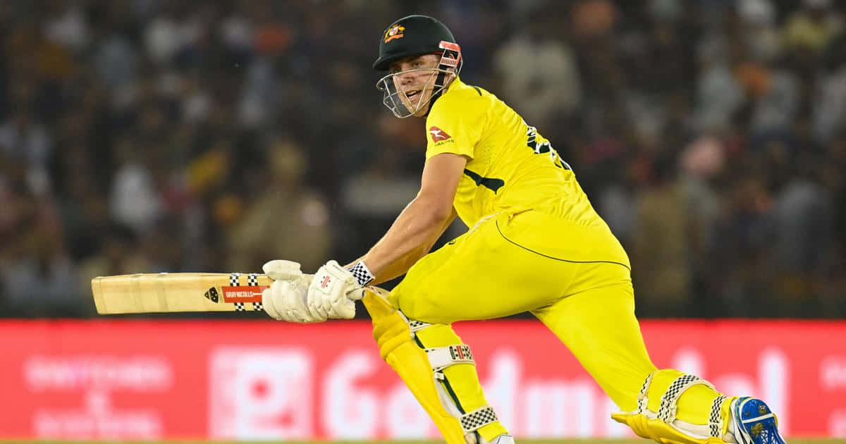 Cameron Green, bright yellow uniform, night match, SD Desktop Wallpaper