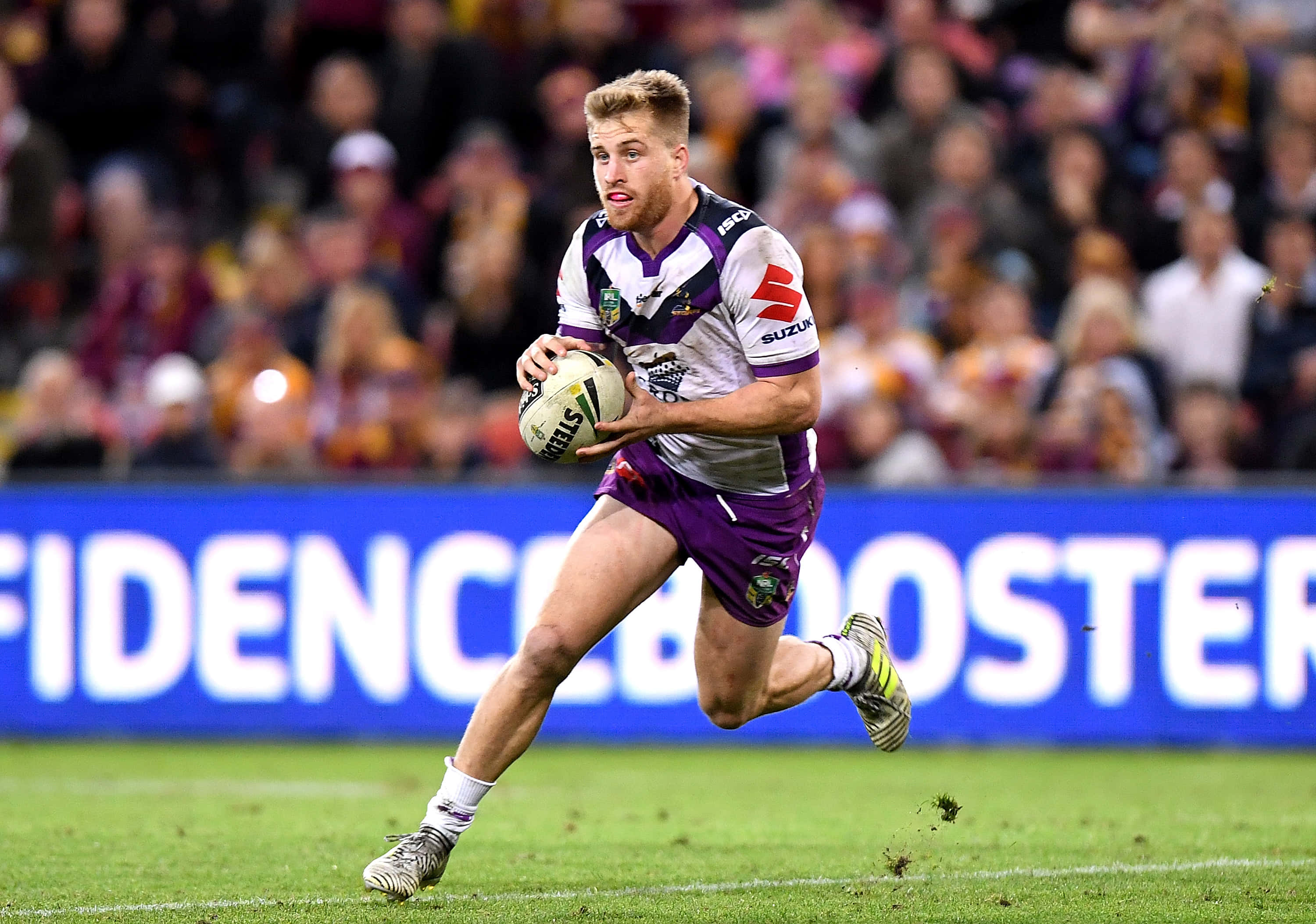 Cameron Munster, purple and white uniform, green field, 2K Desktop Wallpaper