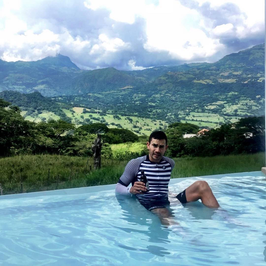 Camilo Villegas, striped shirt, pool, SD Desktop Wallpaper