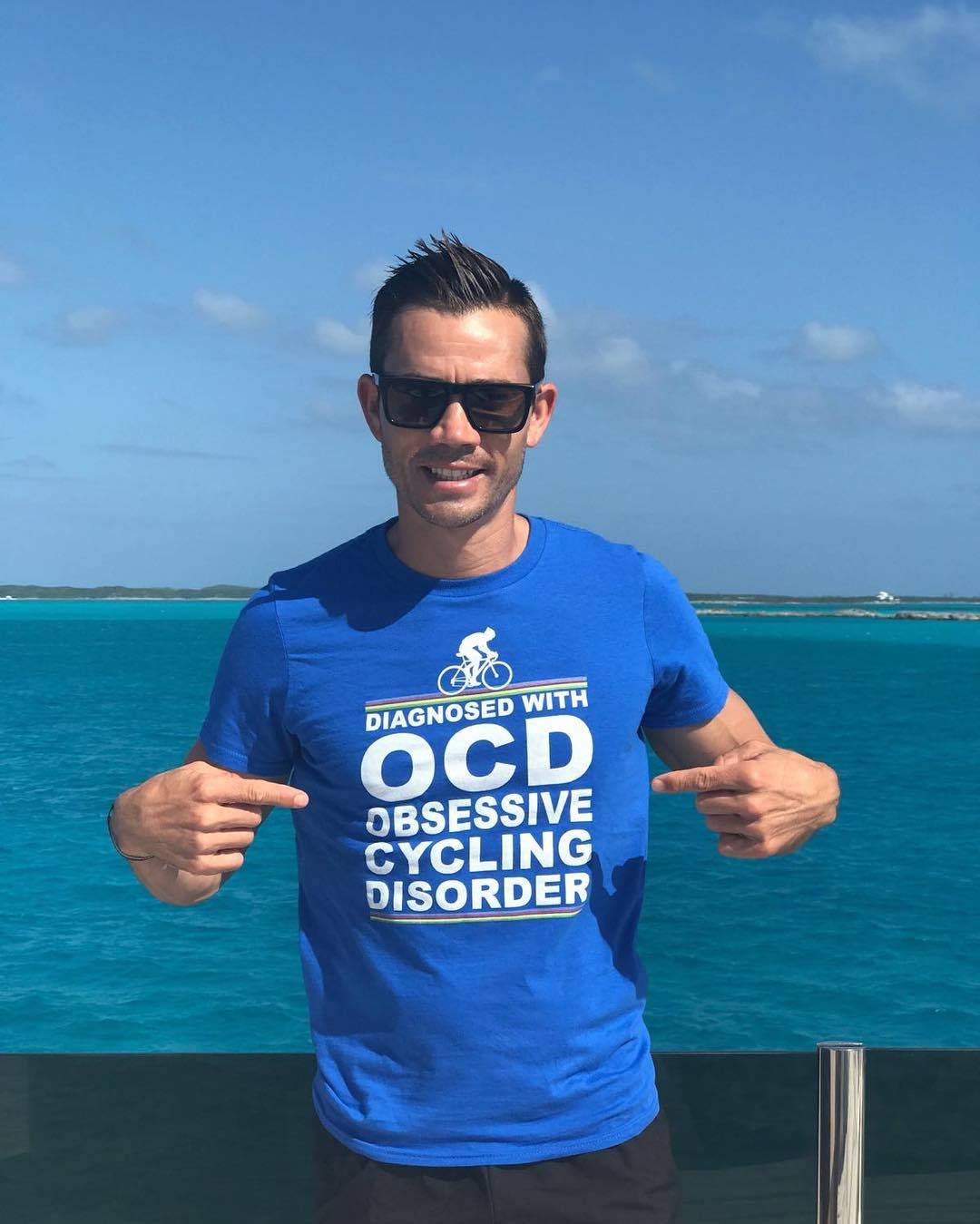 Camilo Villegas, blue t-shirt, OCD Obsessive Cycling Disorder, HD Phone Wallpaper