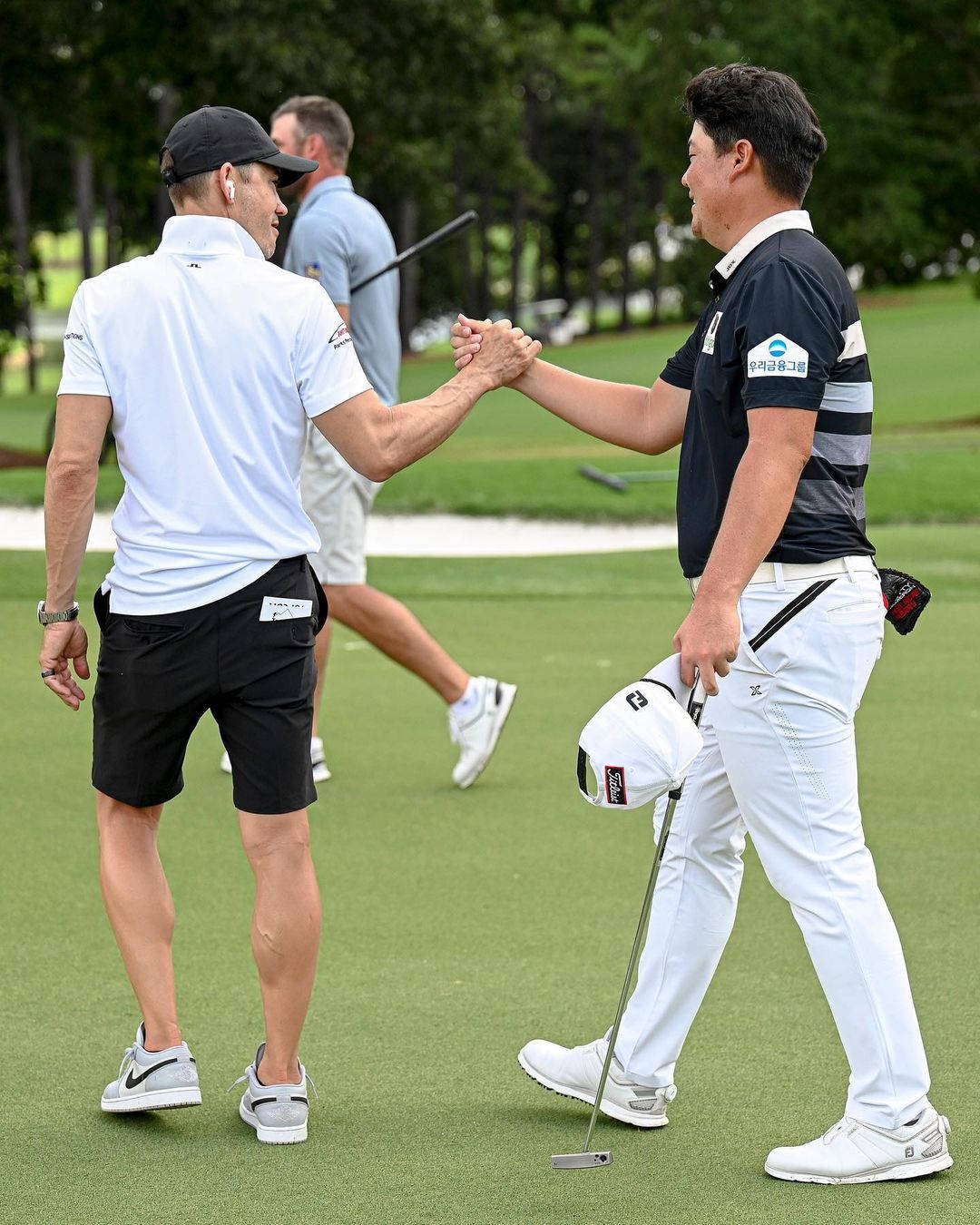 Camilo Villegas, golfers, lush green course, HD Phone Wallpaper