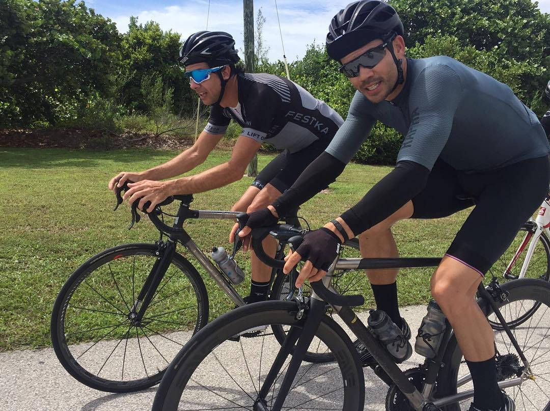 Camilo Villegas, friend, road bikes, SD Desktop Wallpaper