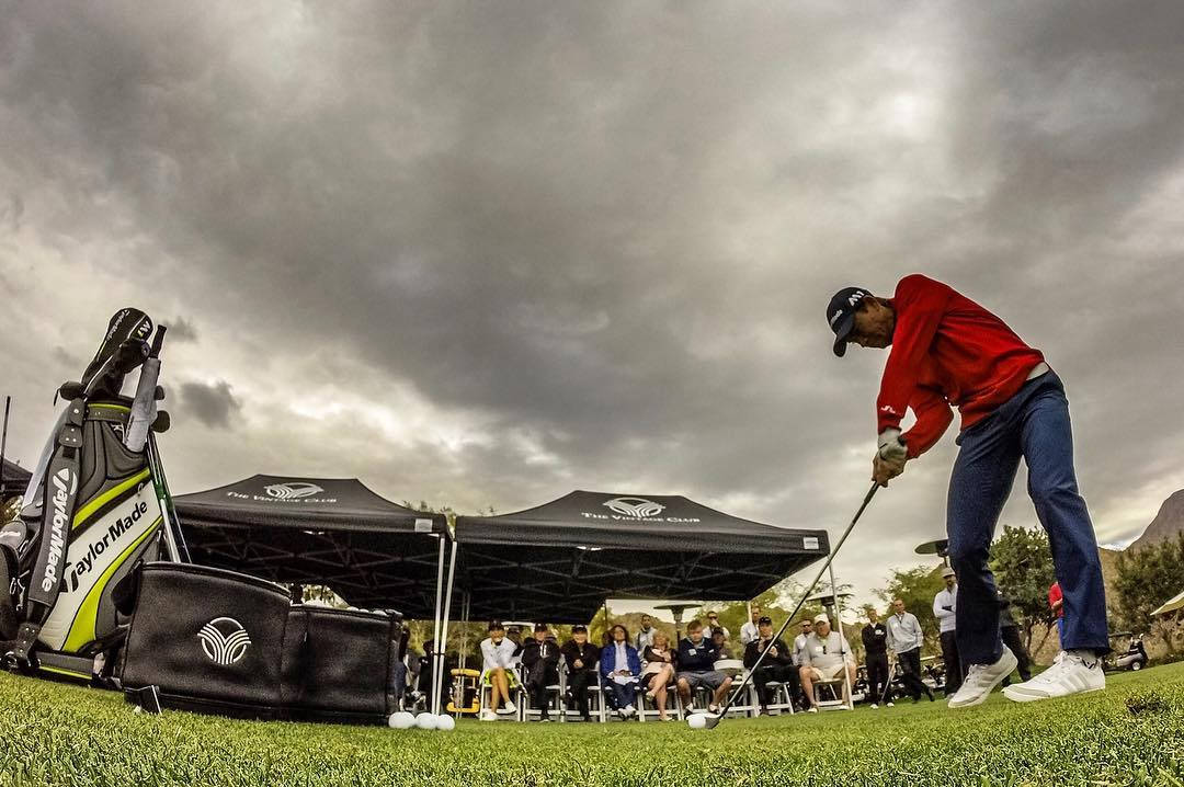 Camilo Villegas, lob wedge, red shirt, SD Desktop Wallpaper