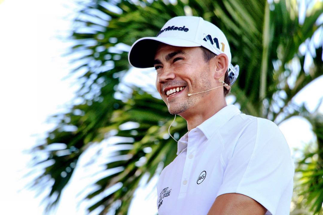 Camilo Villegas, white cap, white polo shirt, SD Desktop Wallpaper