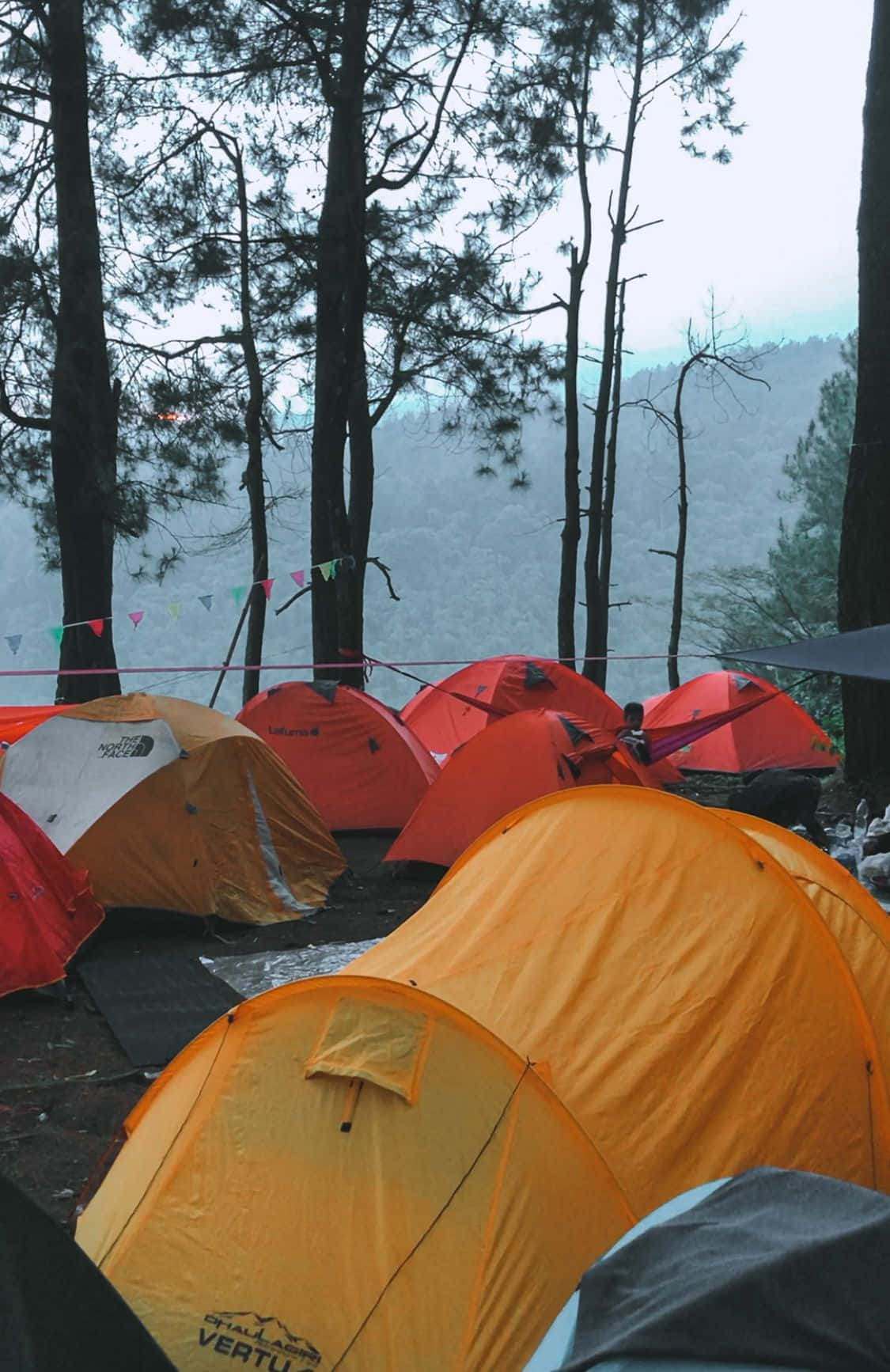 minimalist camping, orange tents, red tents, HD Phone Wallpaper