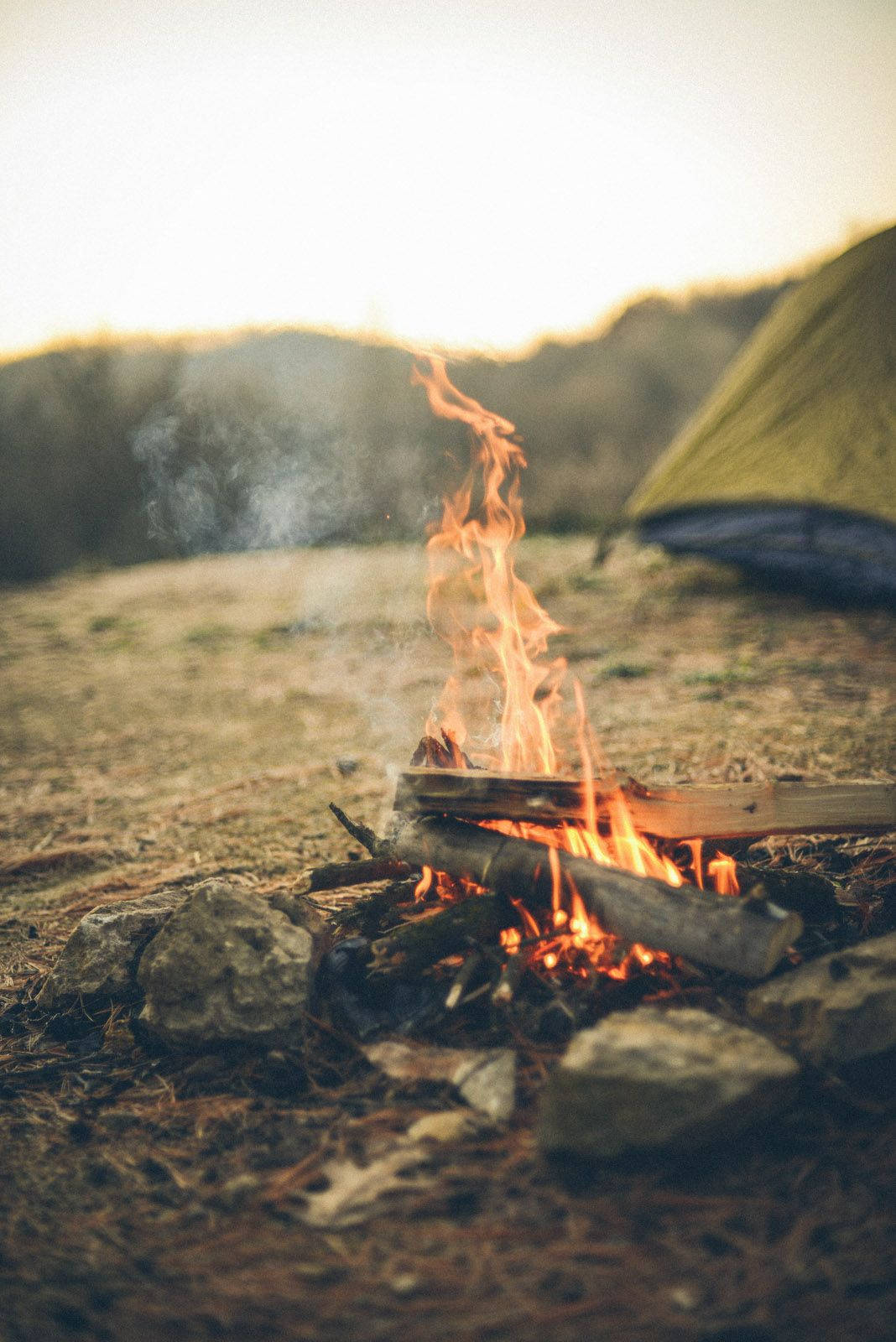 campfire, rocks, green tent, HD Phone Wallpaper