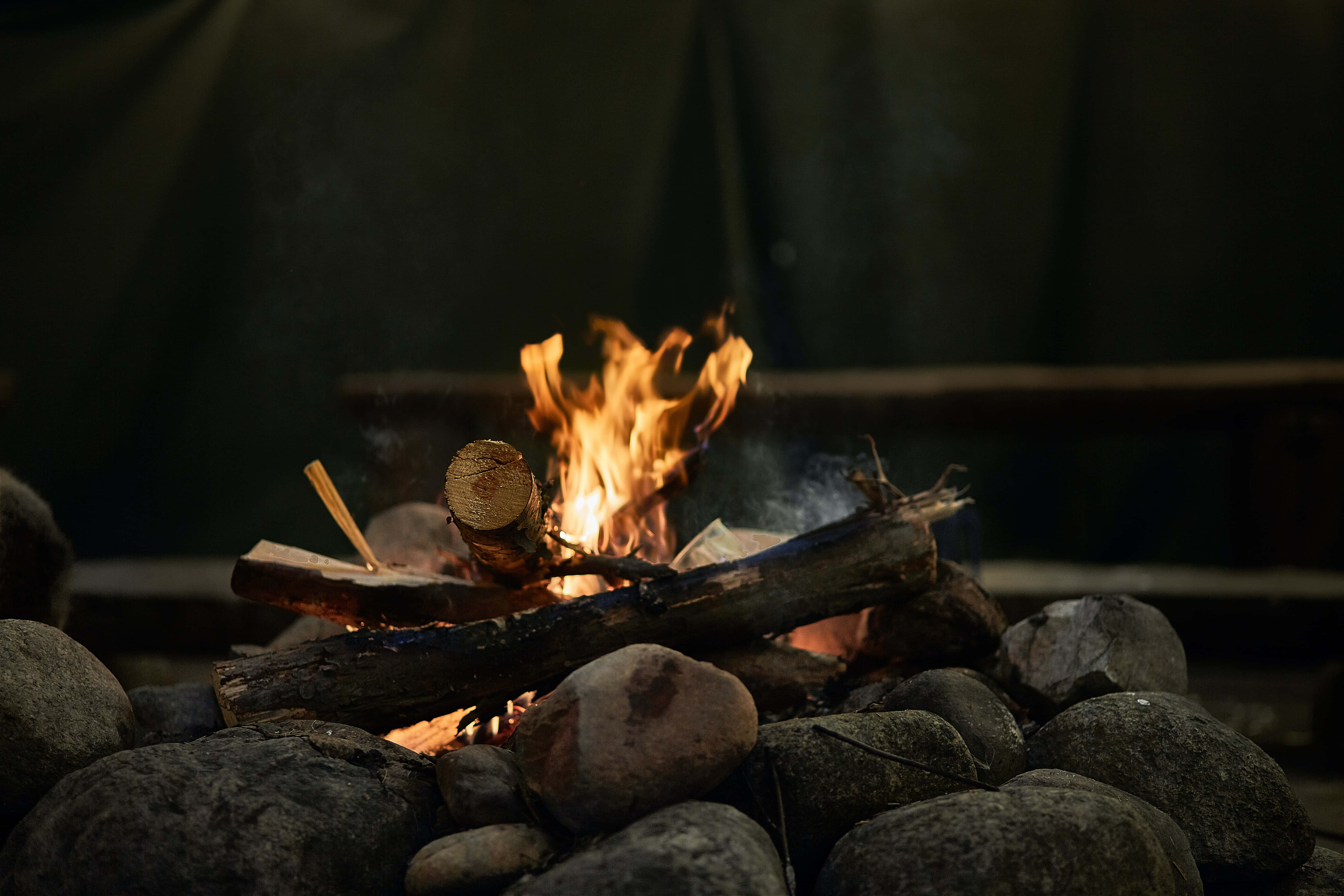 campfire, stone ring, dark tent, 5K Desktop Wallpaper