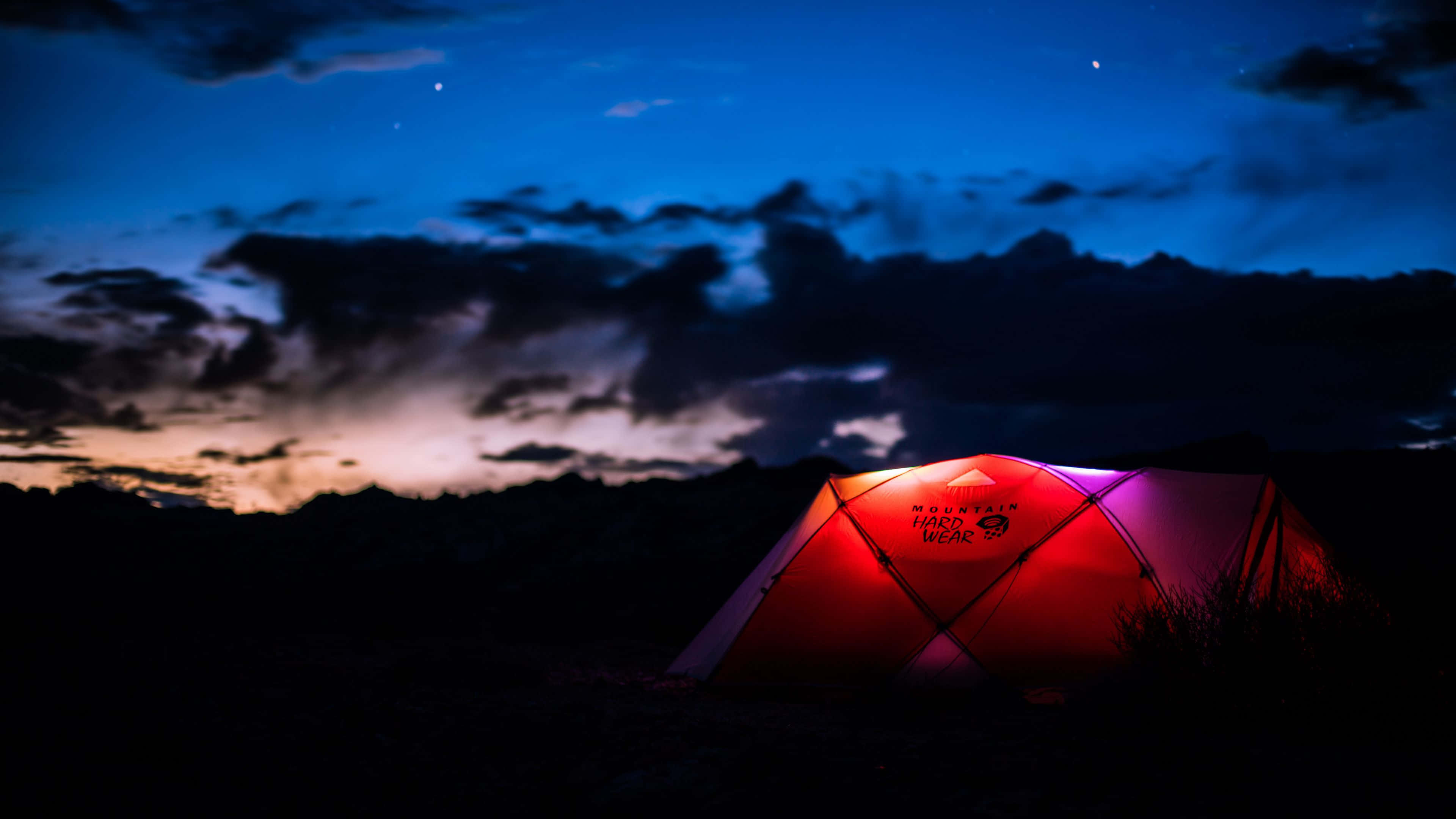 red tent, mountain campsite, starry twilight sky, 4K Desktop Wallpaper