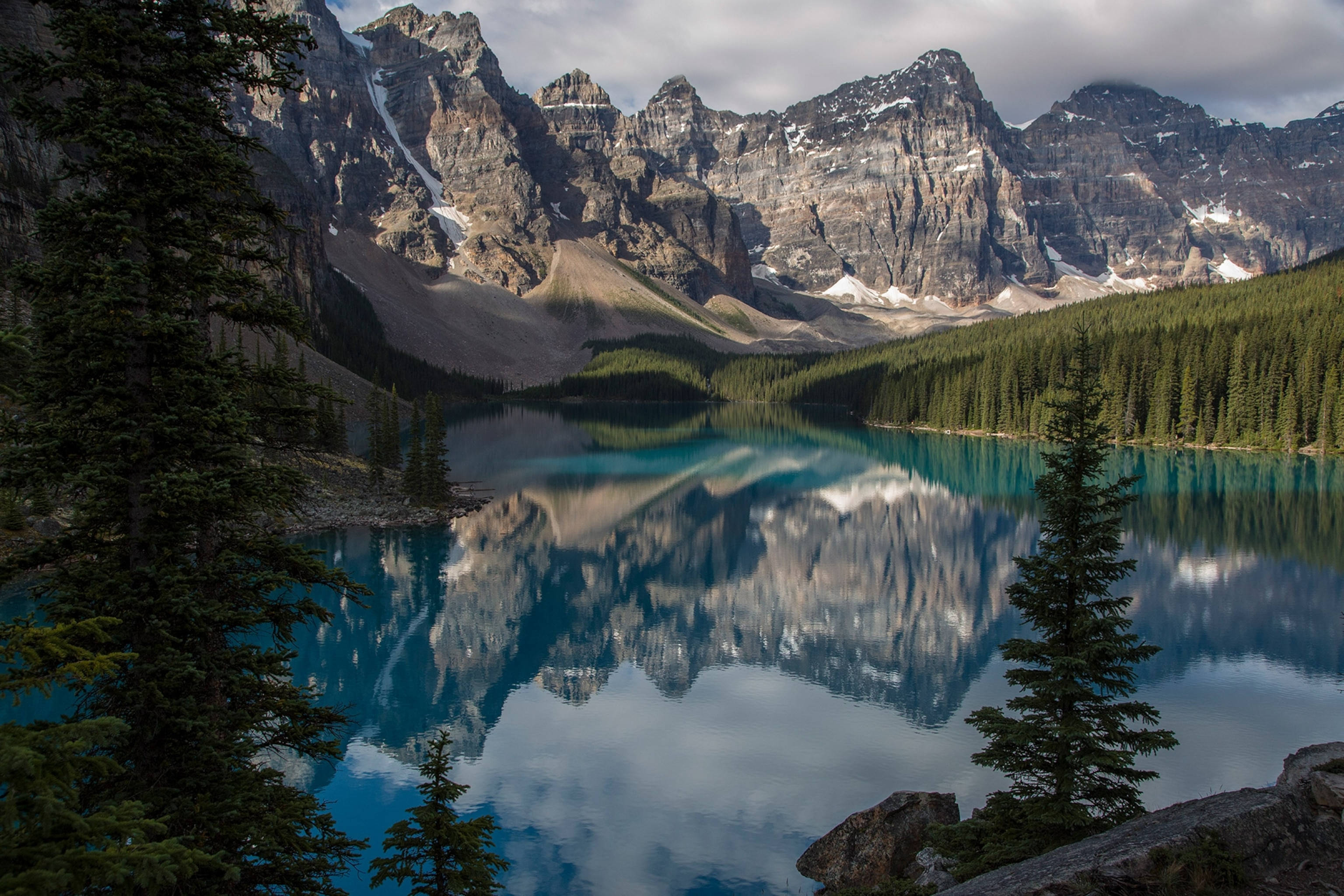 Canadian Landscape, mountain lake, jagged peaks, 2K Desktop Wallpaper