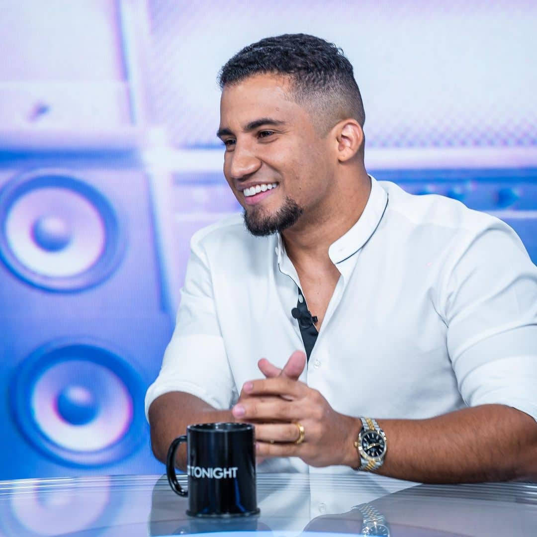 Canal Kondzilla, white shirt, black mug, SD Desktop Wallpaper