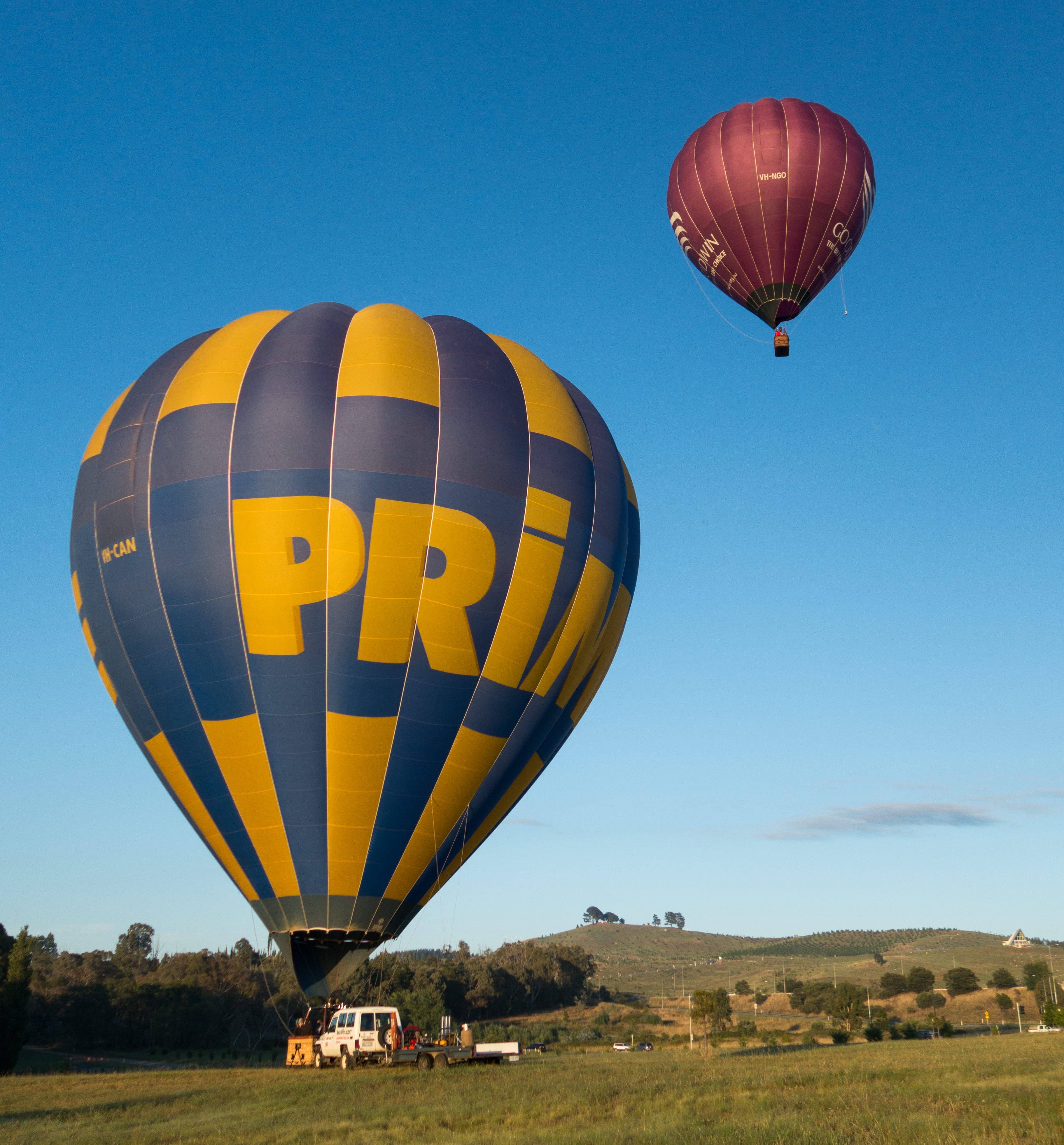 hot air balloons, Canberra, blue yellow, 4K Phone Wallpaper