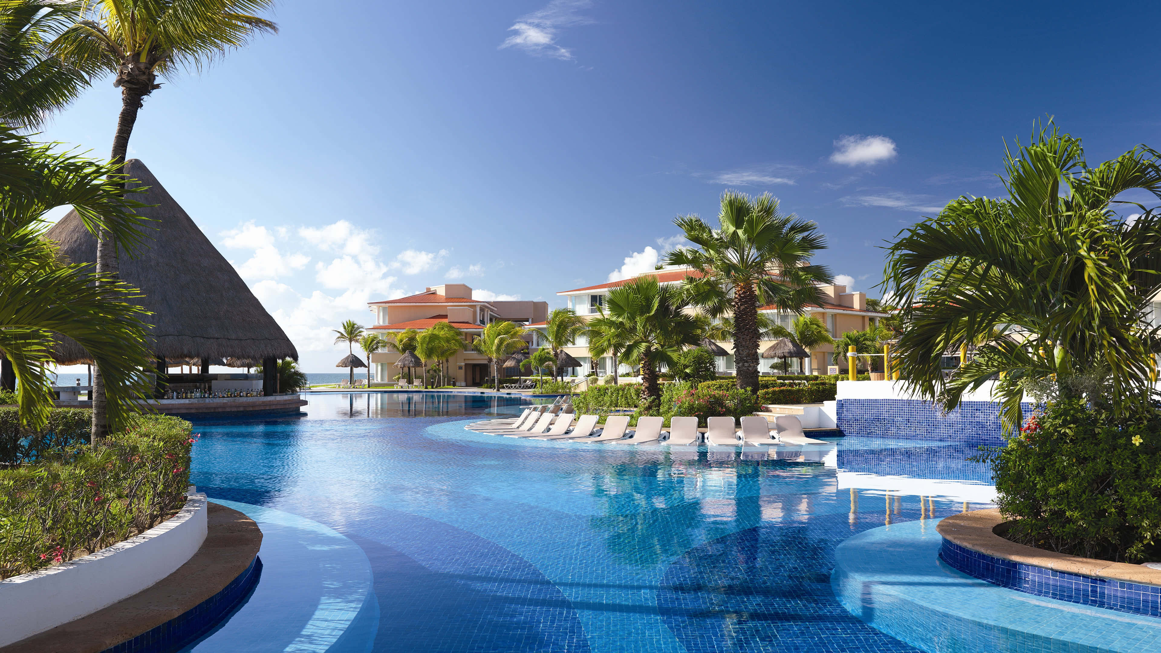 Cancun Mexico, luxury hotel, resort pool, 4K Desktop Wallpaper