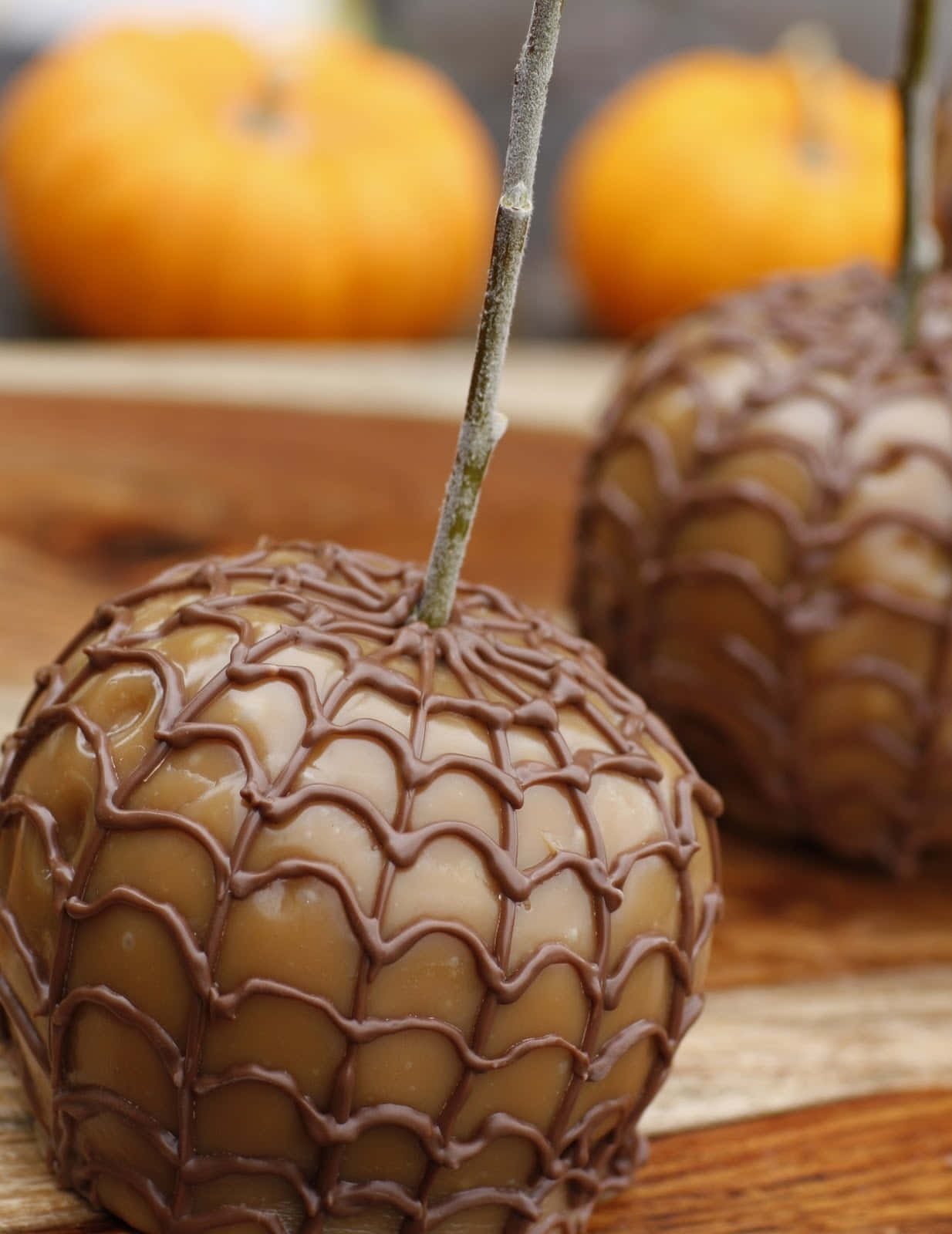 Candy Apples, caramel apples, chocolate spiderweb pattern, HD Phone Wallpaper
