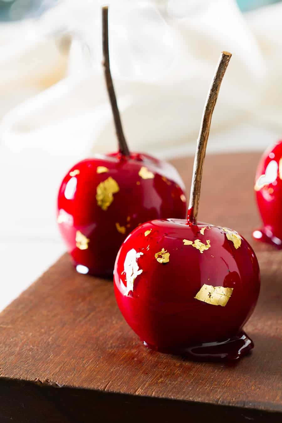 Candy Apples, glossy red, gold leaf, HD Phone Wallpaper