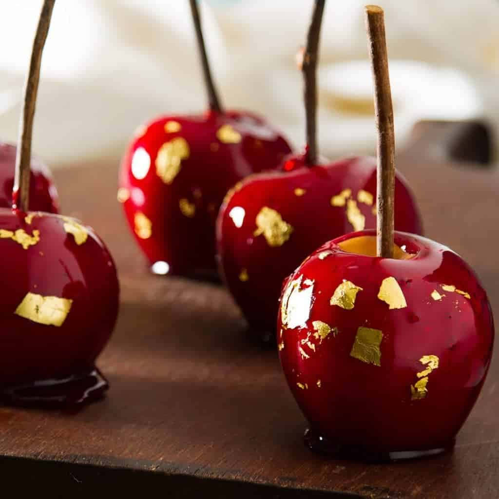 candy apples, glossy red, gold leaf, SD Desktop Wallpaper