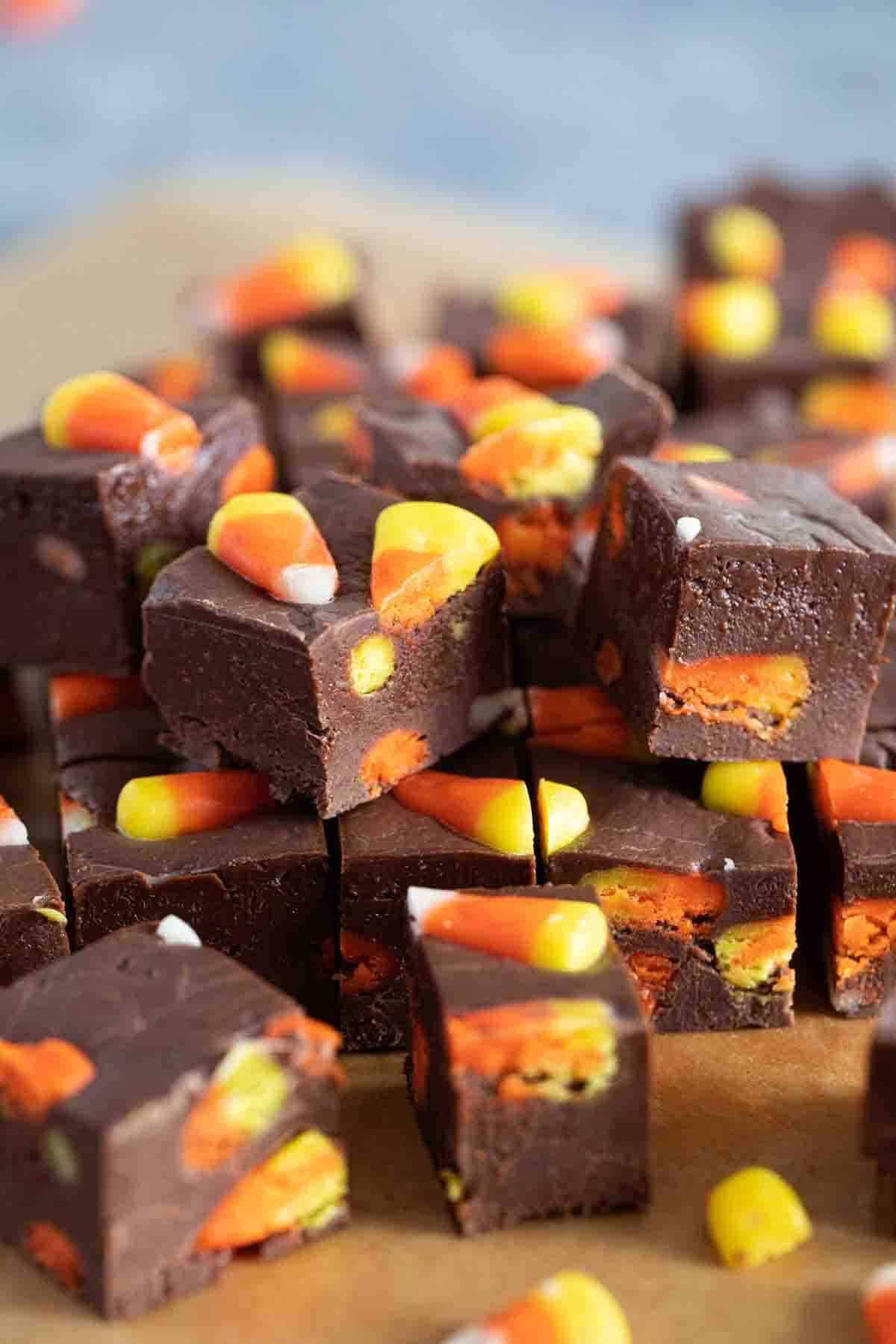 Candy Corn Fudge Treats, chocolate fudge, candy corn pieces, HD Phone Wallpaper