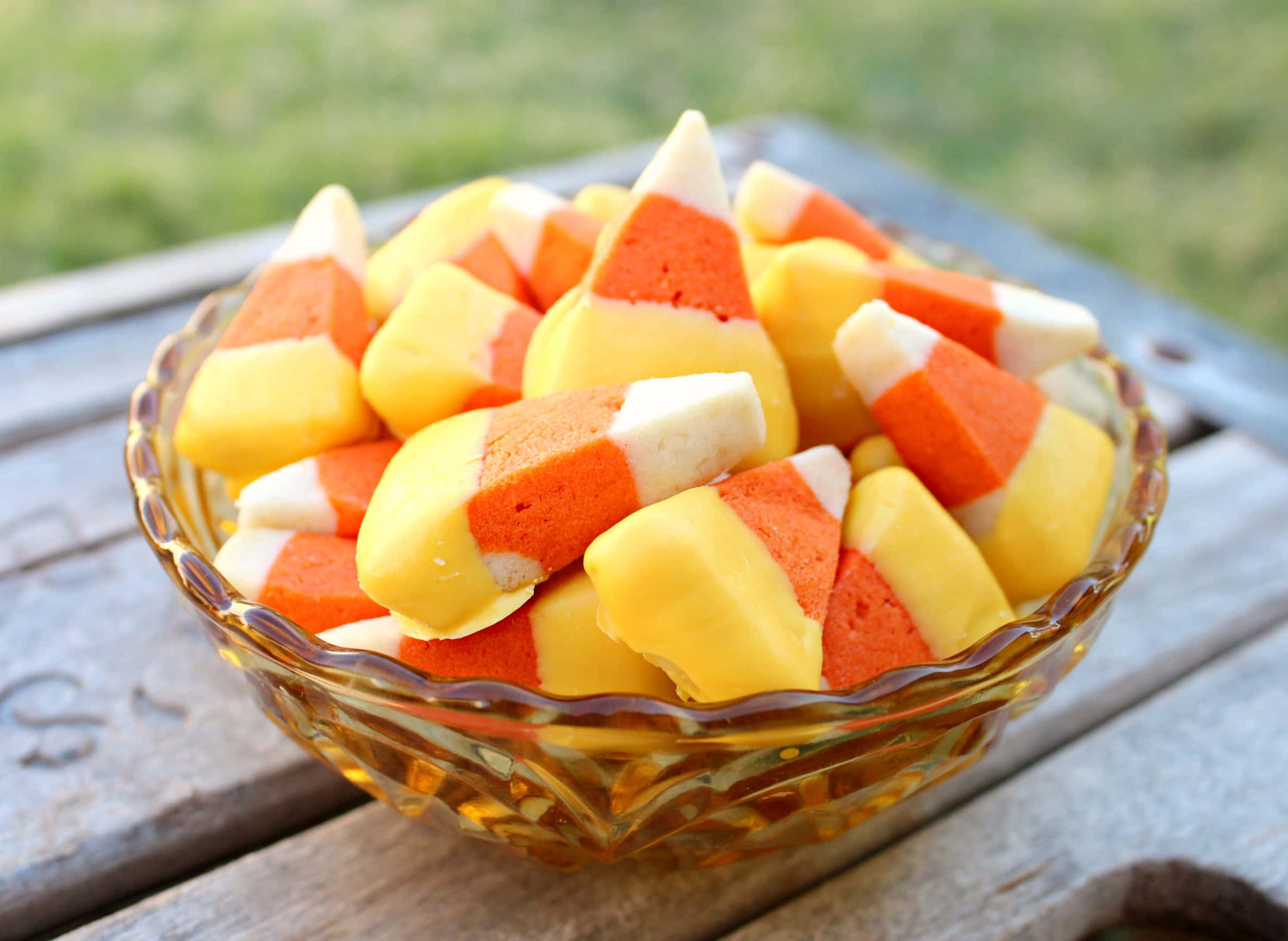 glass bowl, candy corn, weathered wooden table, Full HD Desktop Wallpaper