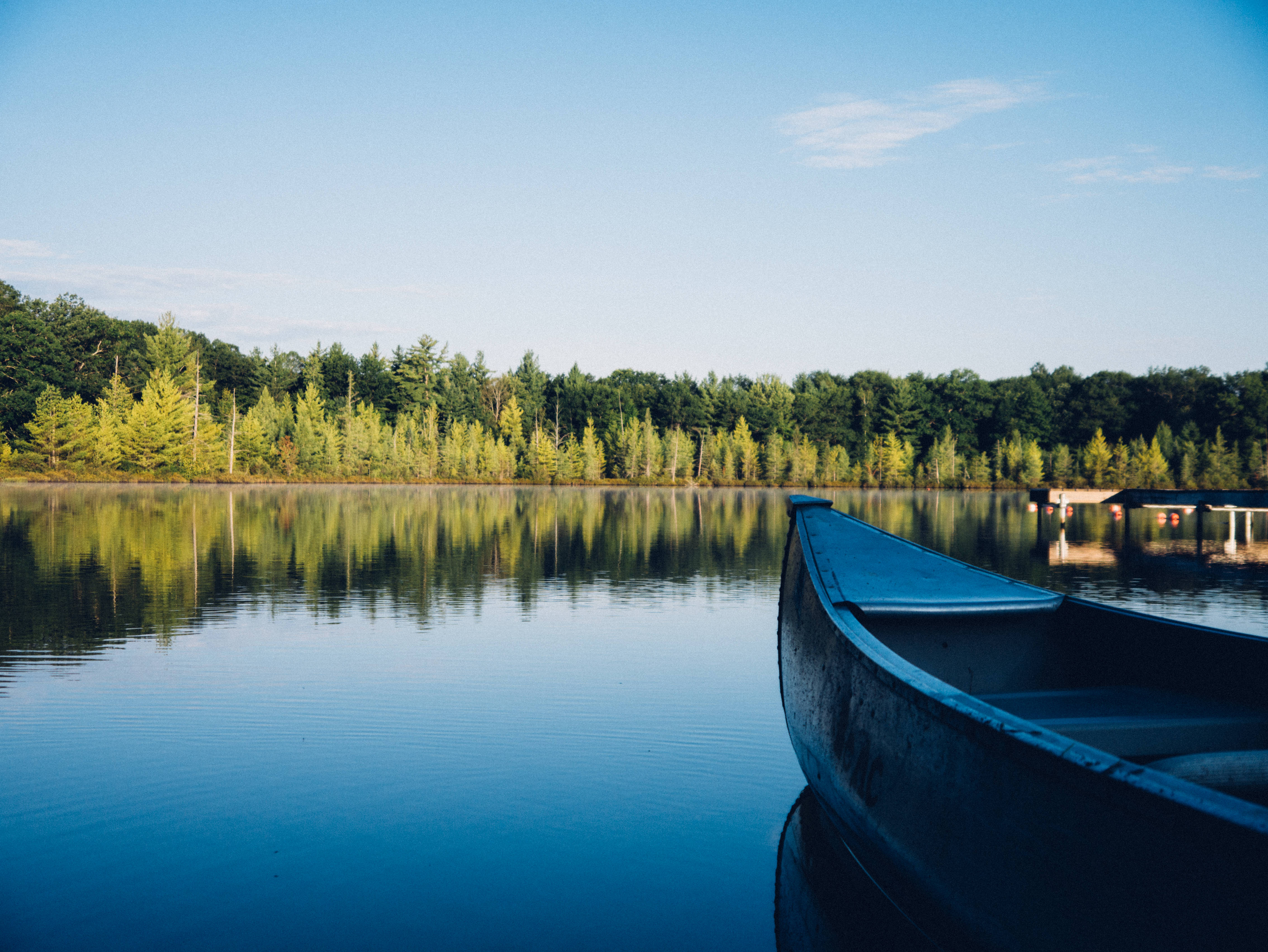 translucent lake, blue canoe, calm lake water, 4K Desktop Wallpaper