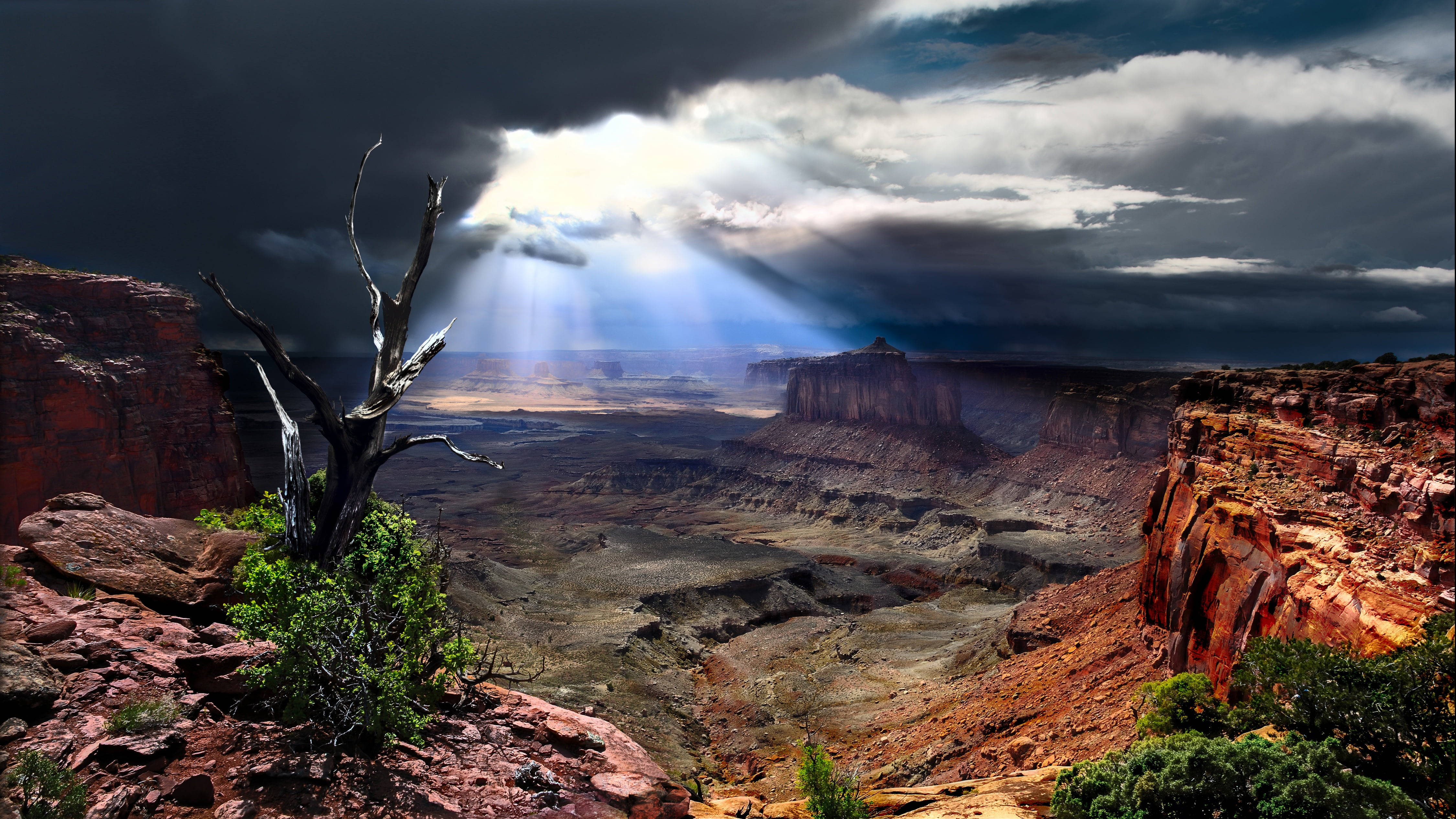 Canyonlands National Park, dramatic sunbeams, dark storm clouds, 4K Desktop Wallpaper