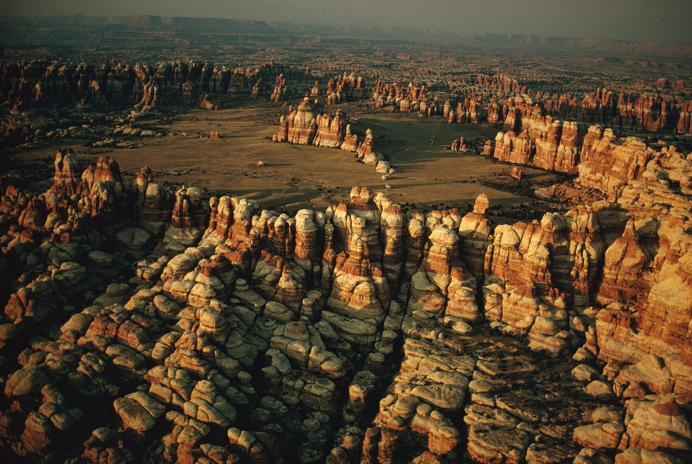 Canyonlands National Park, red and white rock formations, vast desert canyon, Full HD Desktop Wallpaper