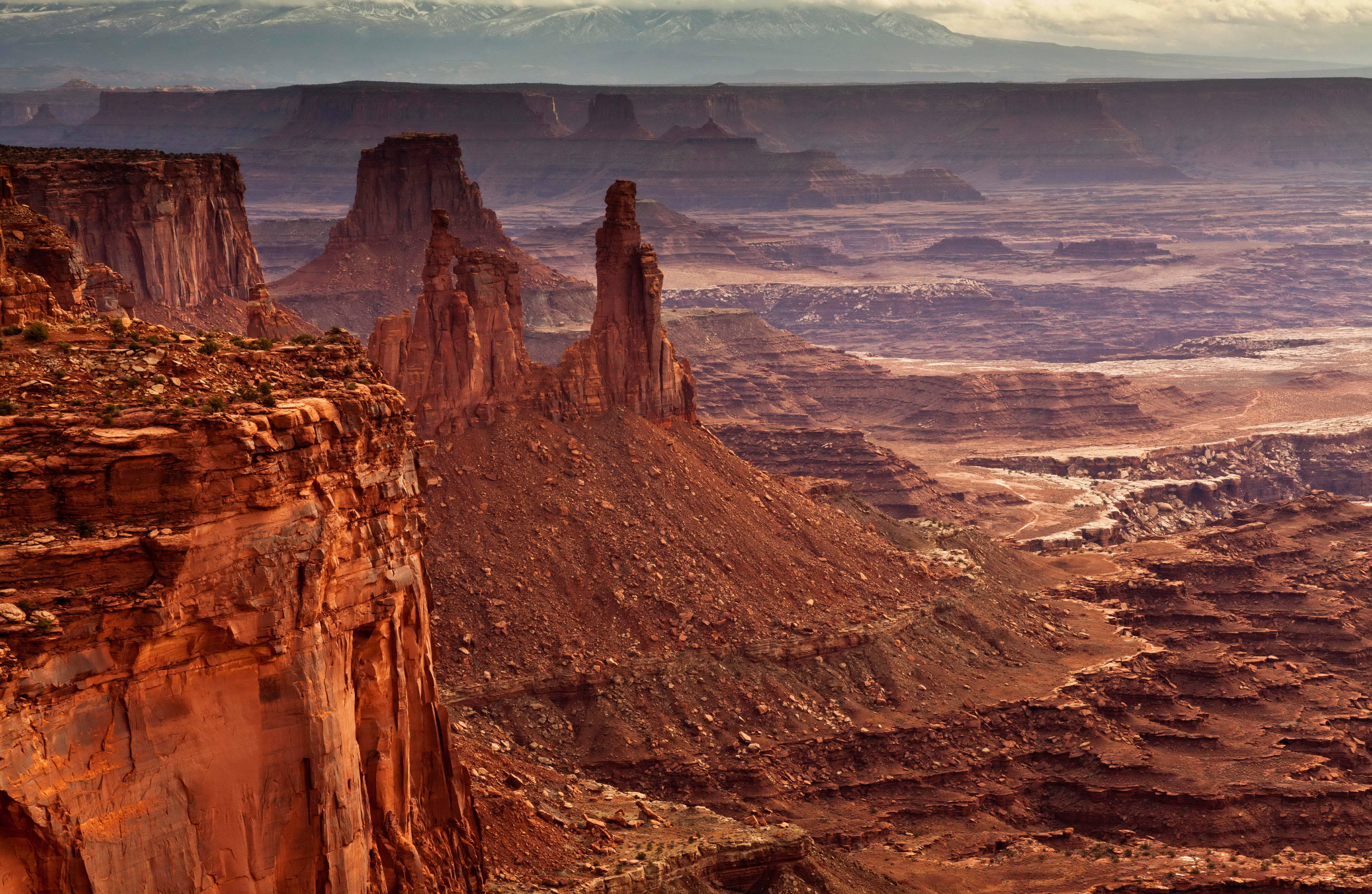 Canyonlands National Park, red rock formations, sunset, 4K Desktop Wallpaper