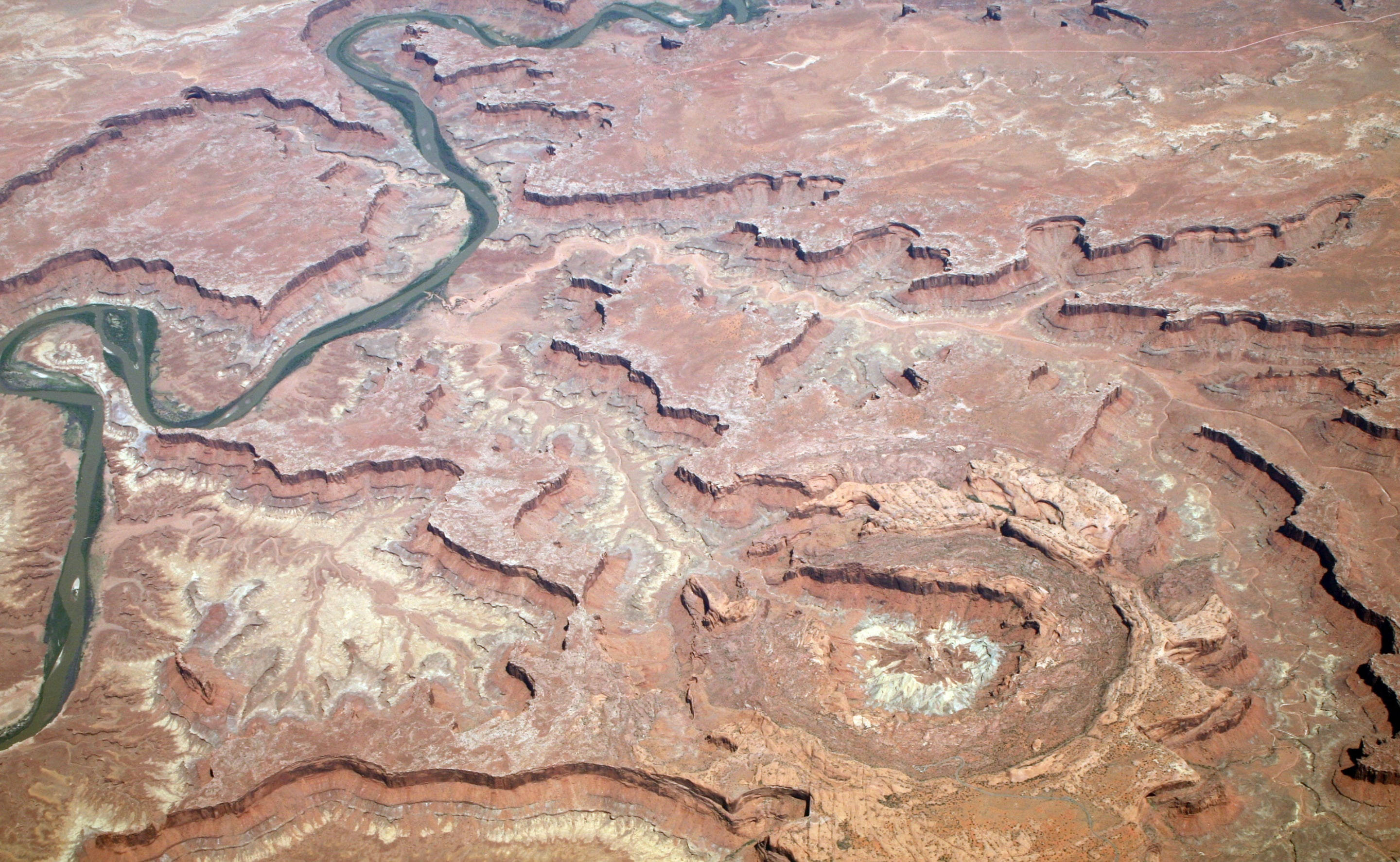 Canyonlands National Park, winding river, rugged red rock canyons, 2K Desktop Wallpaper