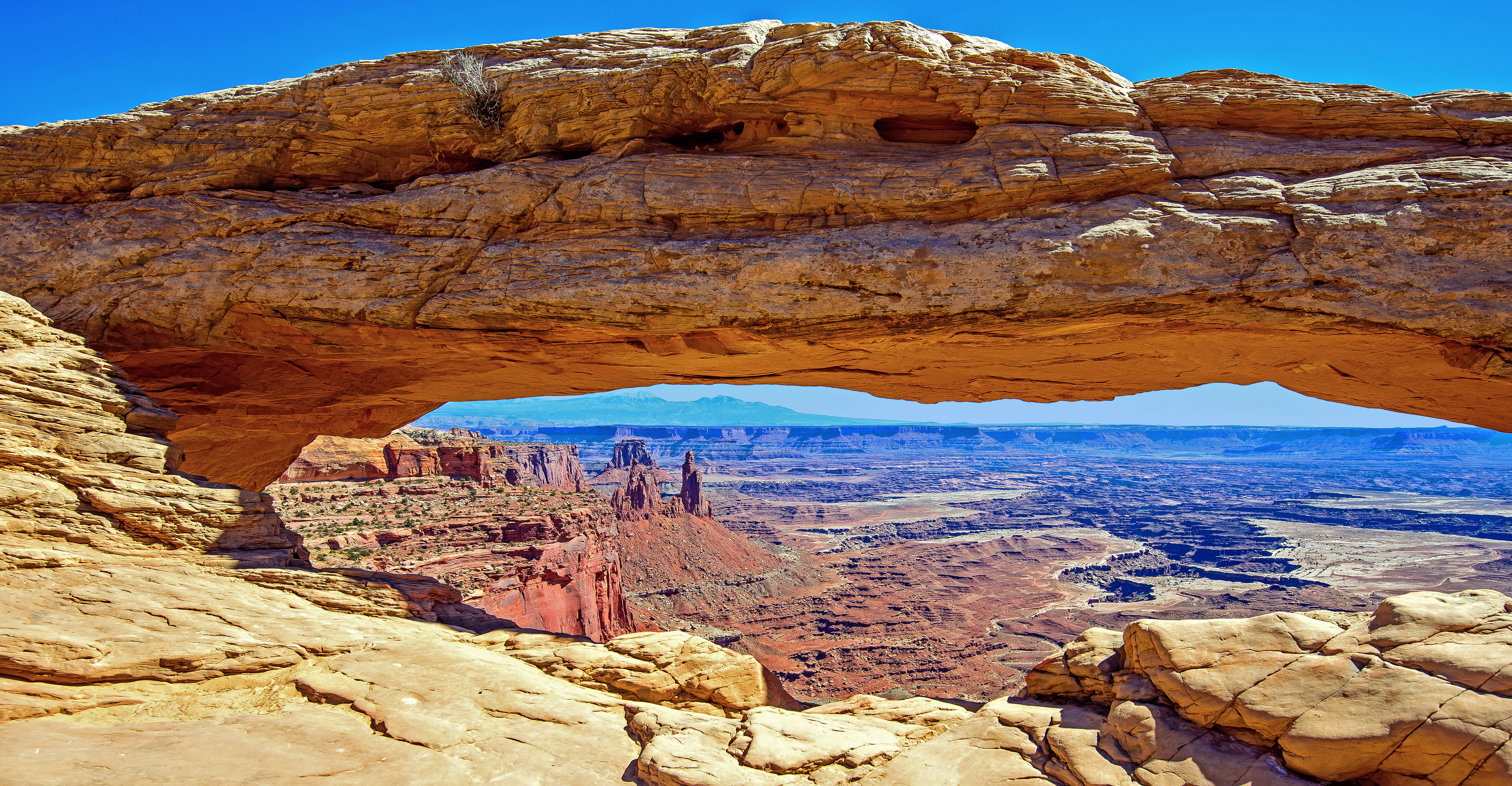 Canyonlands National Park, sandstone arch, desert canyon, 8K Desktop Wallpaper