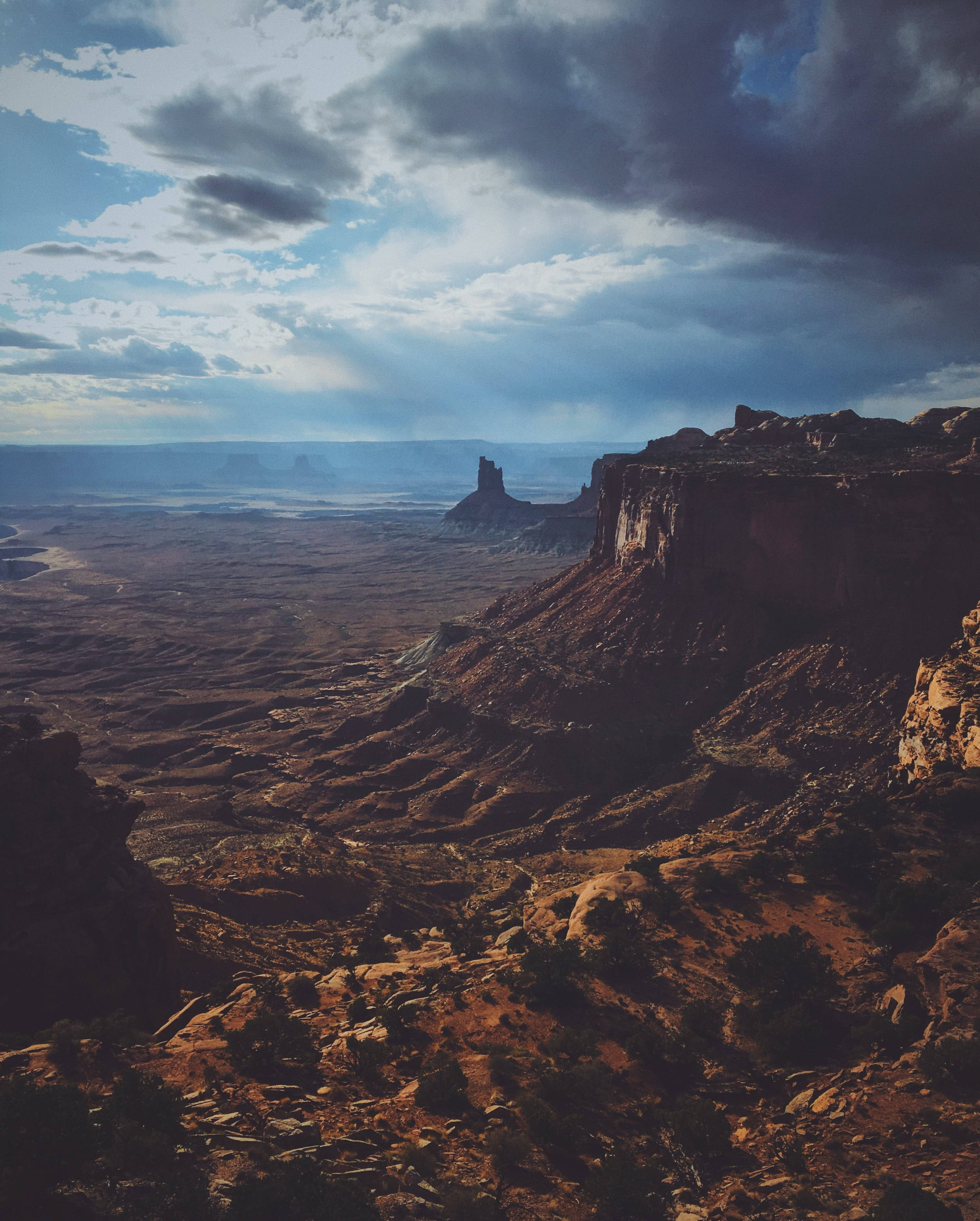 Canyonlands National Park, desert, towering red rock formations, 2K Phone Wallpaper