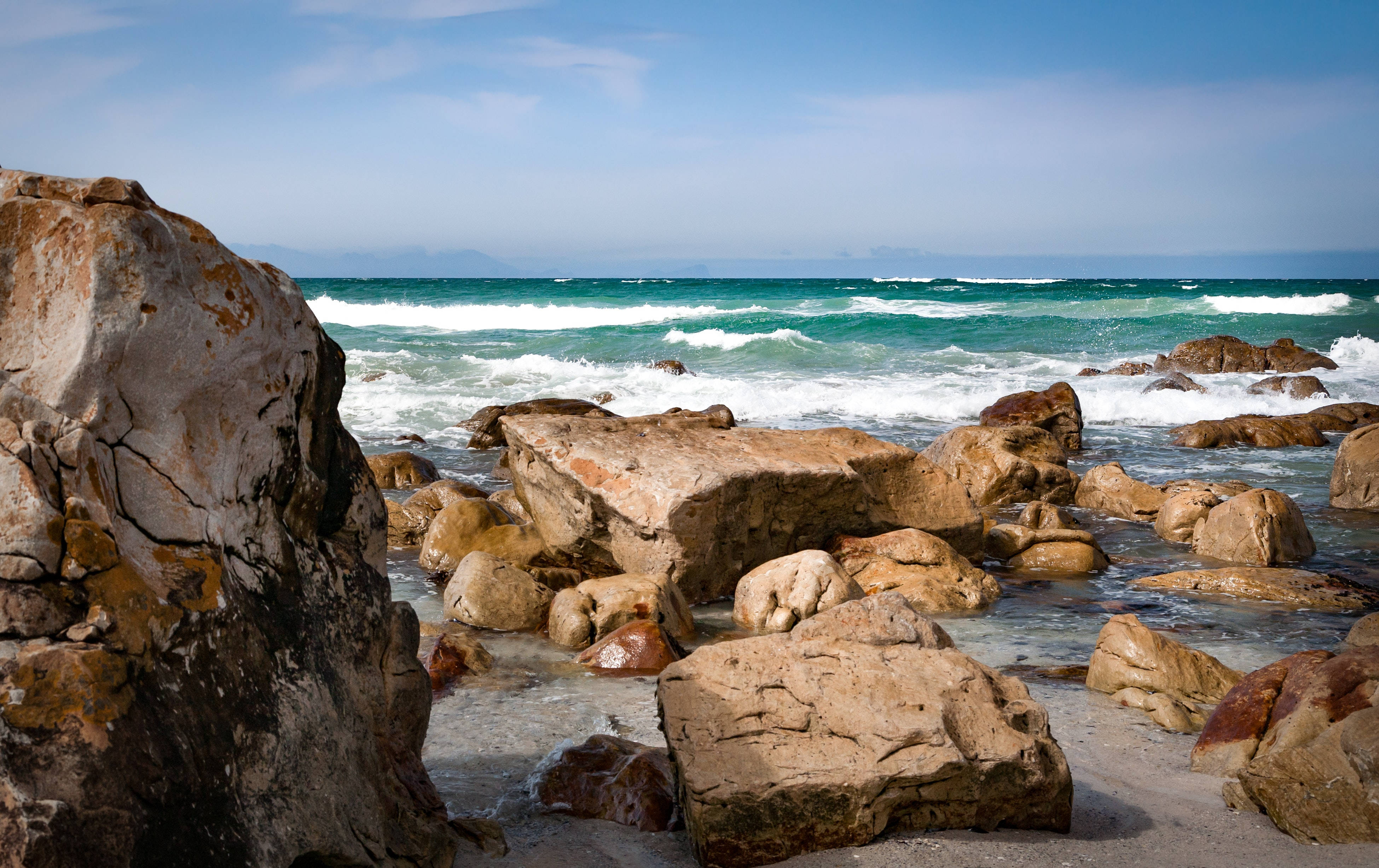 Cape Cod, turquoise waves, rugged brown rocks, 4K Desktop Wallpaper