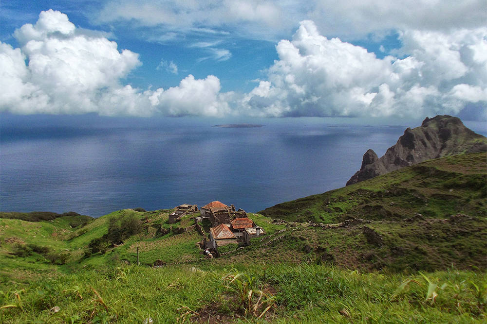 Cape Verde, edge cliff, lush green hillside, SD Desktop Wallpaper