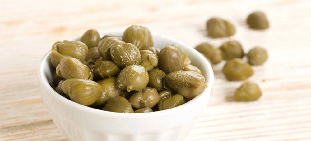 Capers, white bowl, glistening green capers, SD Desktop Wallpaper