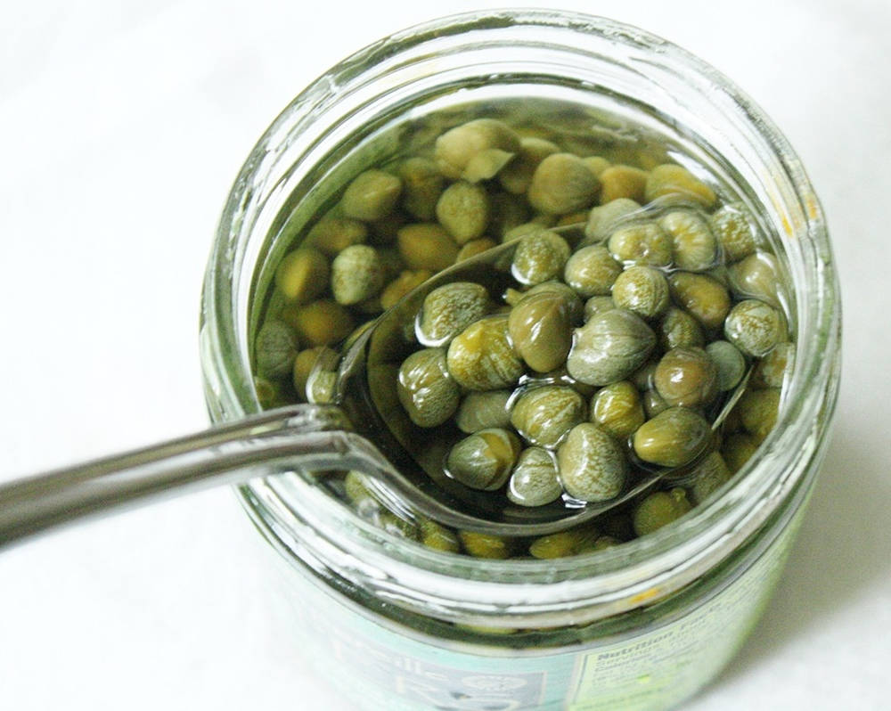 Capers, glass jar, spoon, SD Desktop Wallpaper