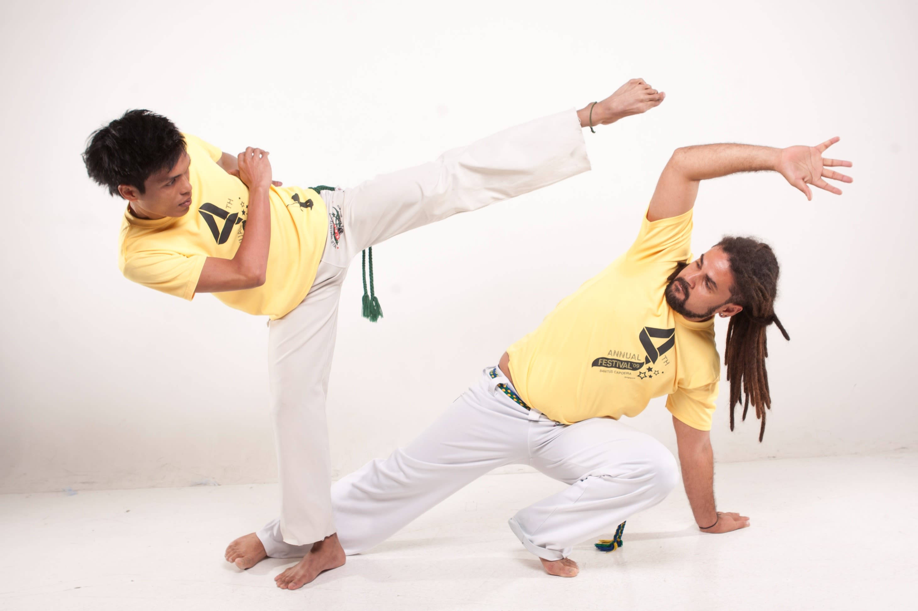 yellow shirts, white pants, capoeira, 2K Desktop Wallpaper