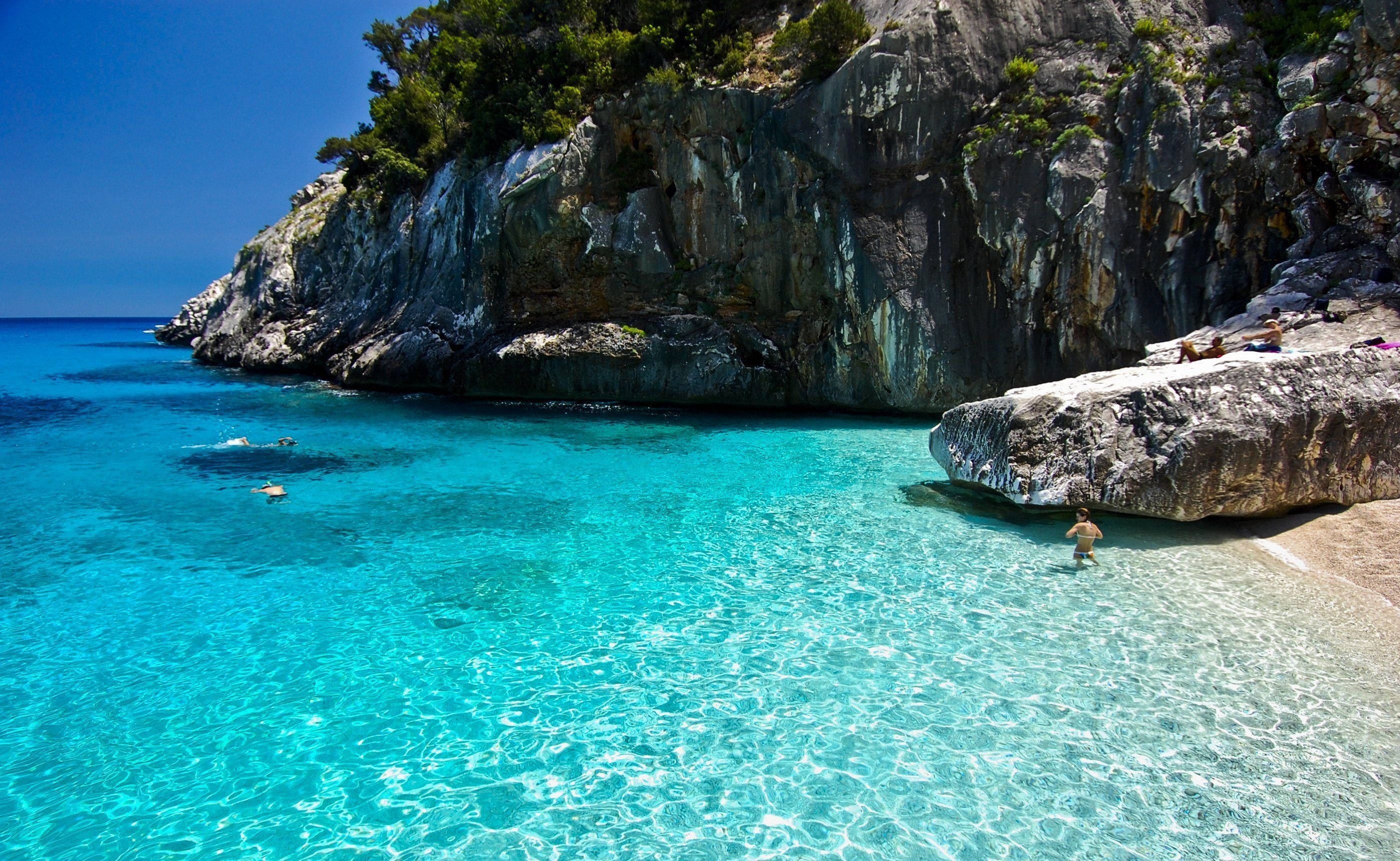 Capri, turquoise water, rocky beach, 2K Desktop Wallpaper