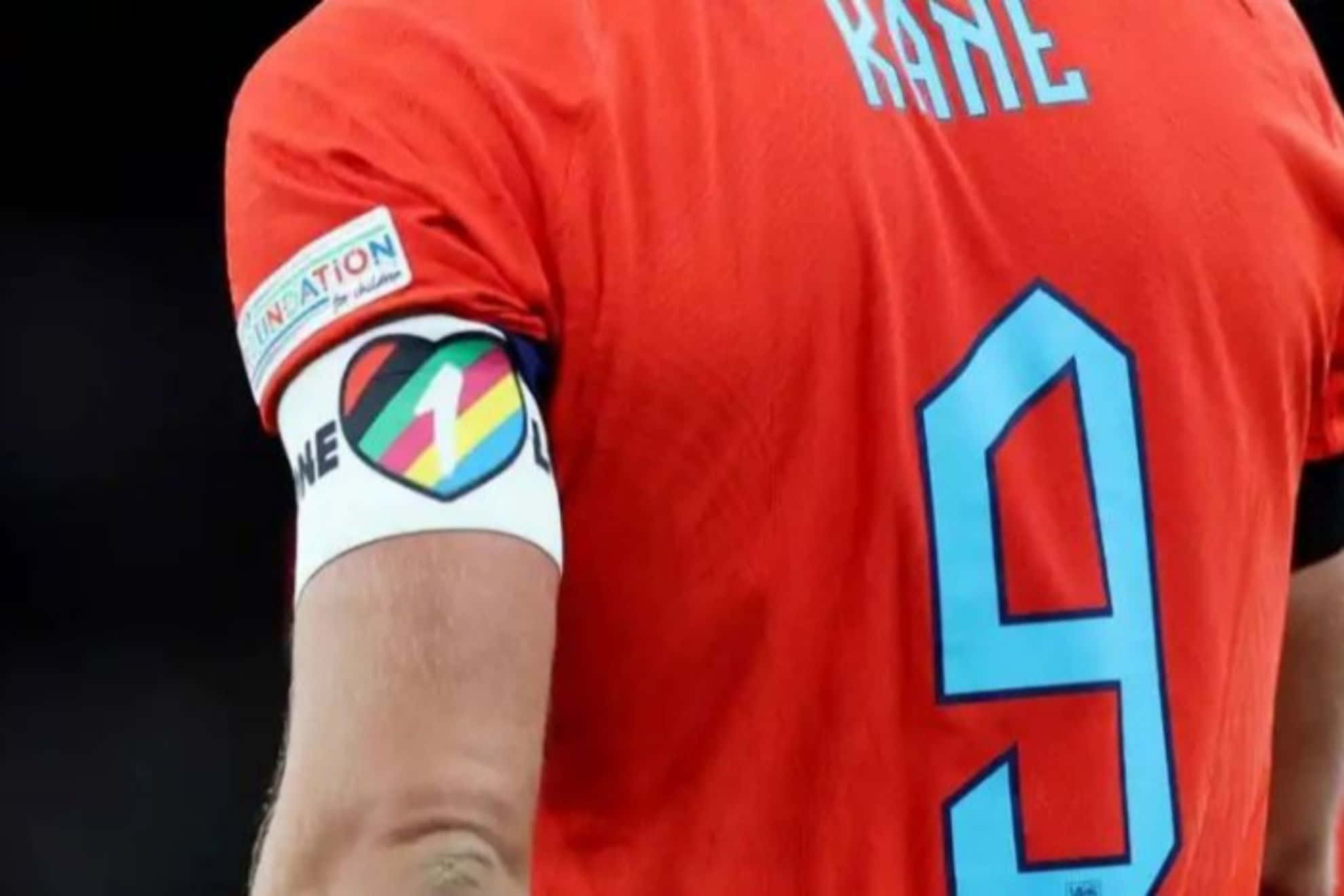 Captain Armband, red jersey, number nine, Full HD Desktop Wallpaper