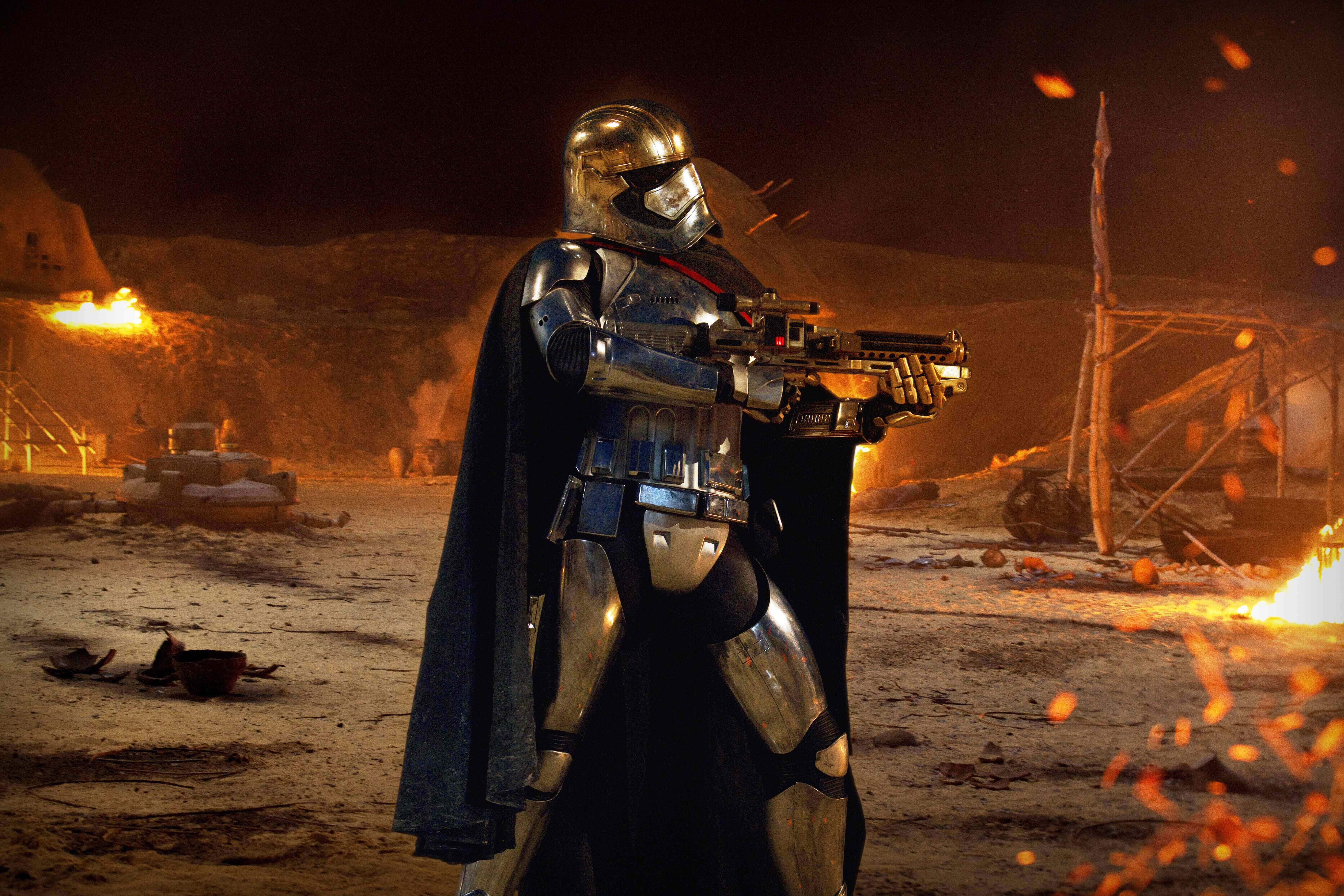 Captain Phasma, silver armor, black cape, 5K Desktop Wallpaper