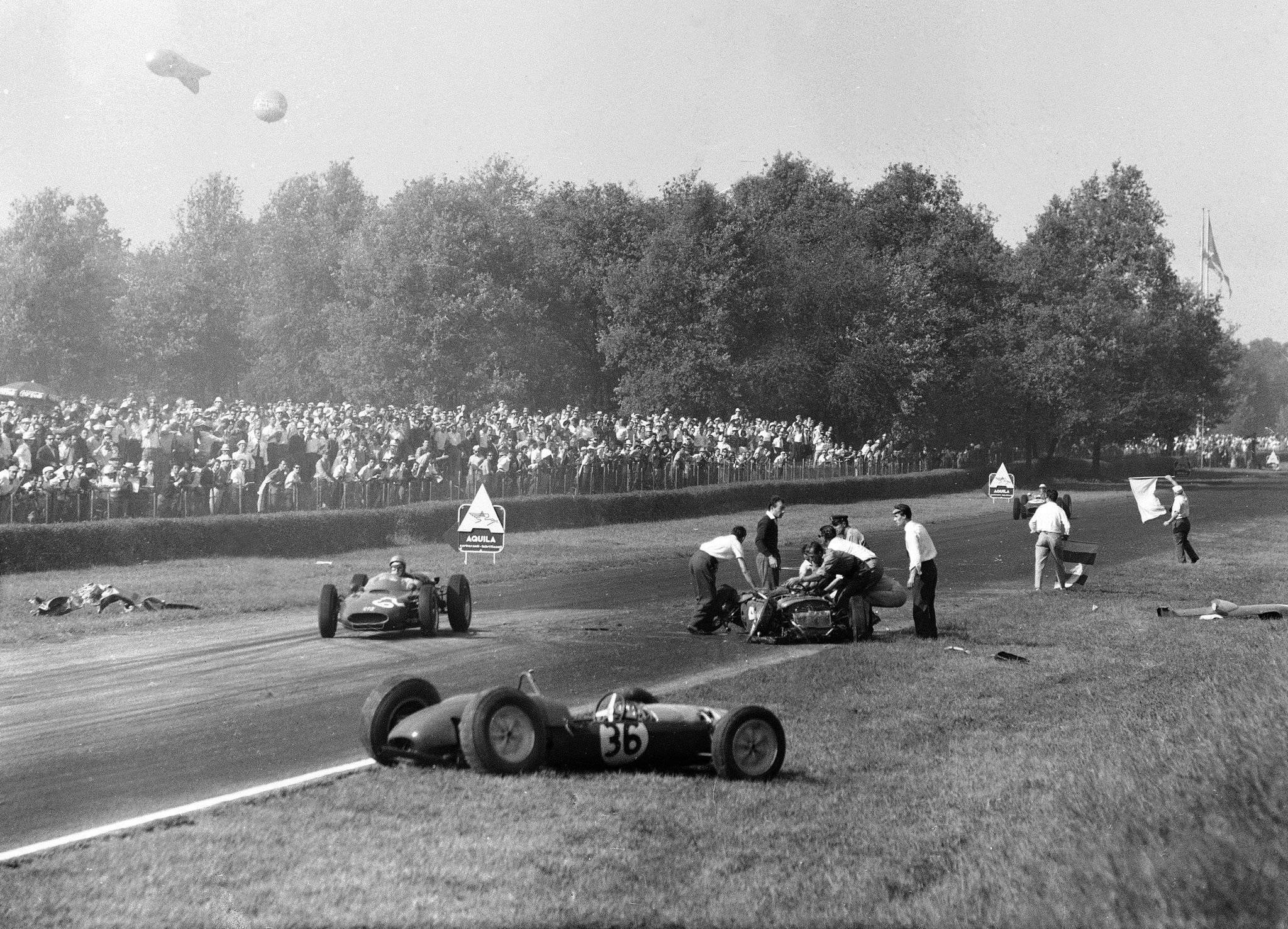 old race car, grassy track, packed spectator stand, Full HD Desktop Wallpaper